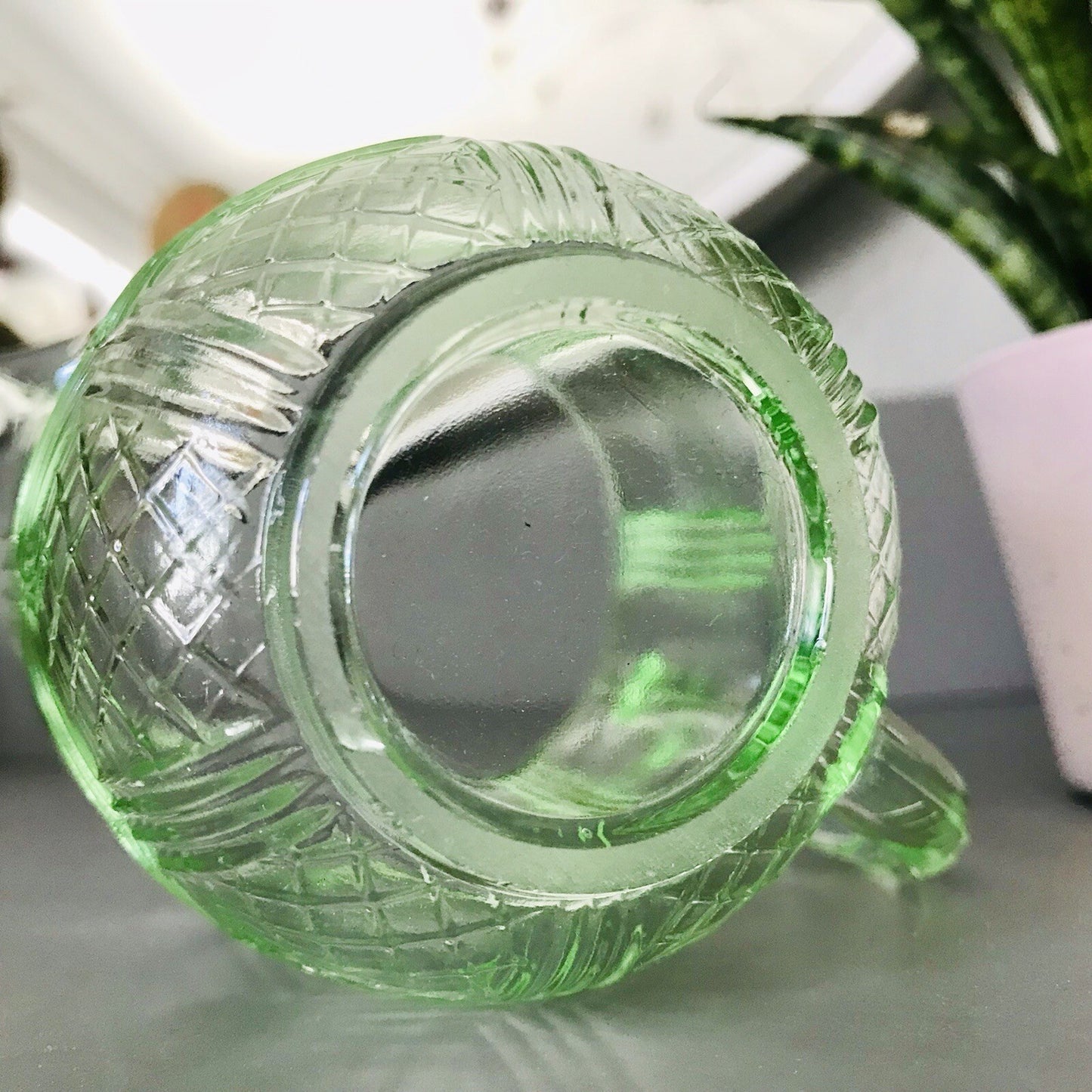 Antik Art Déco Pressglas Sahnegießer Milchkännchen Kännchen Glas kanariengrün