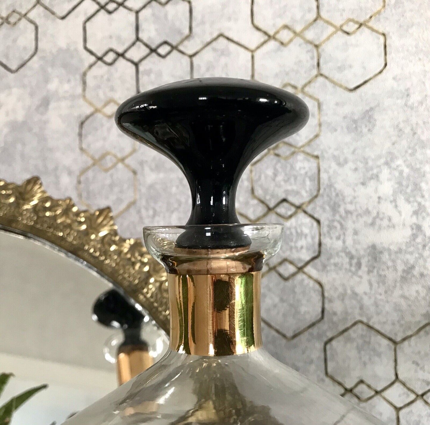 Antik Art Déco Likör Karaffe Glas schwarzer Stopfen Kröselaufschmelzungen