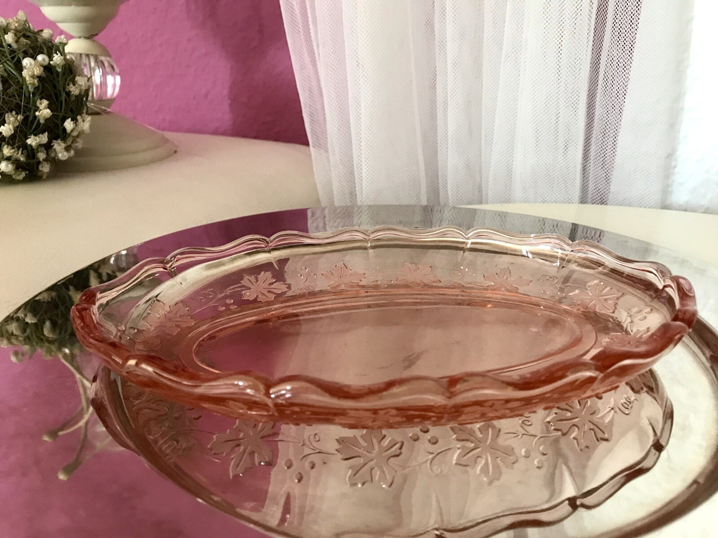 Antik Art Déco Pressglas ovale Schale Tablett Rosalin Rosa Glas Weinranken