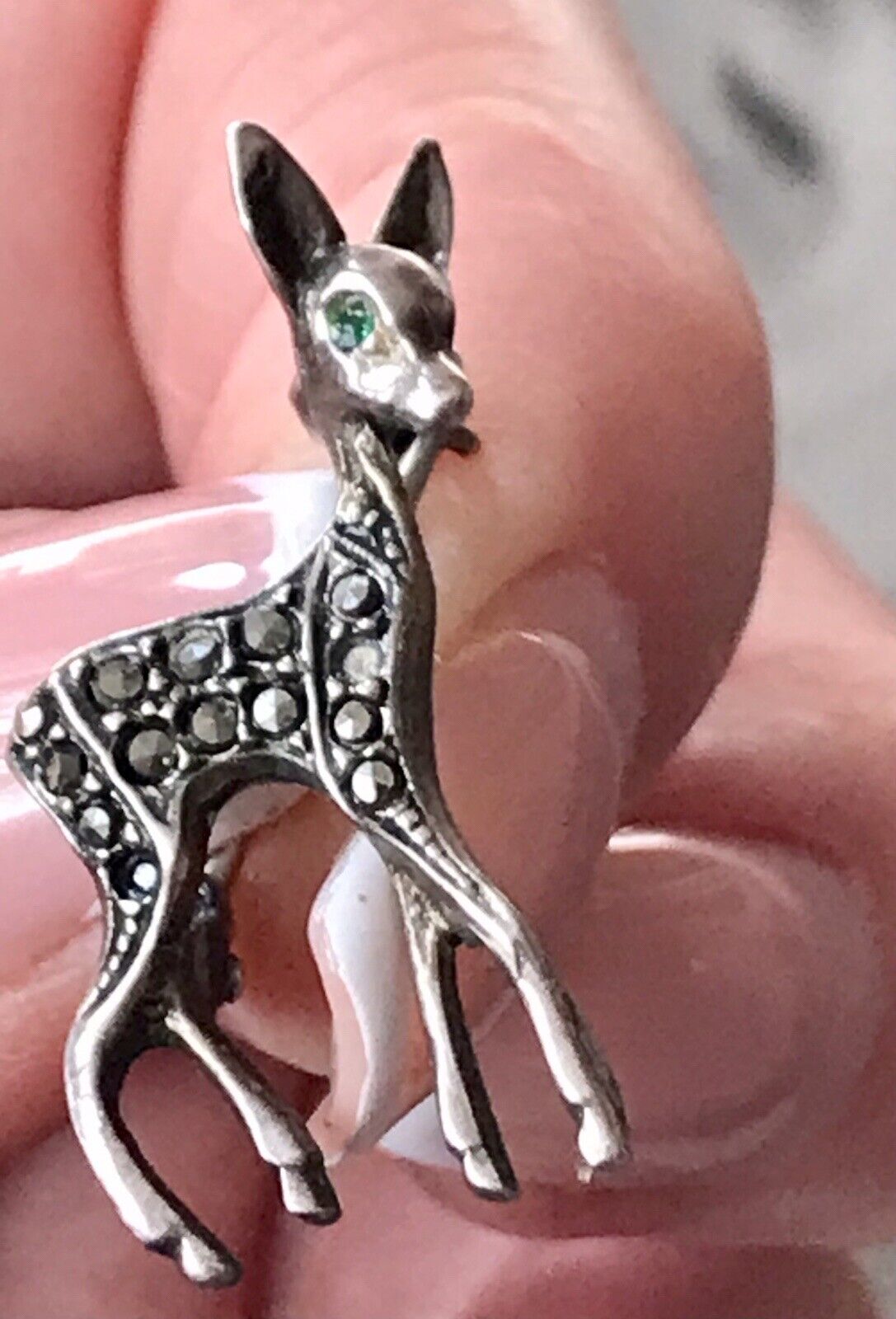 Antik Art Déco Edel Brosche Silber 835 Markasite Rehkitz Grüne Augen