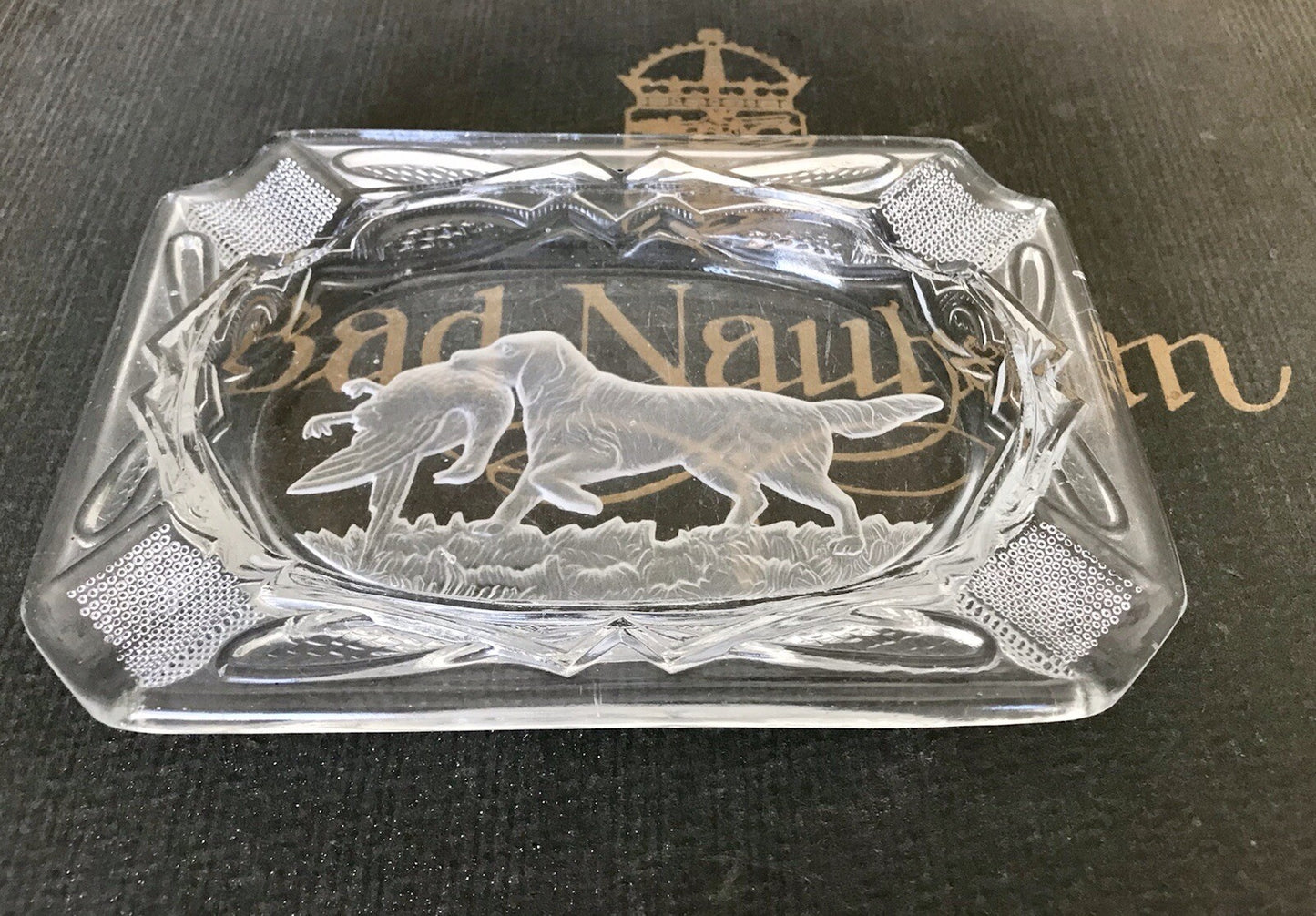 Antik alt Jugendstil Aschenbecher Ascher farblos Glas Pressglas Jagdszene Hund