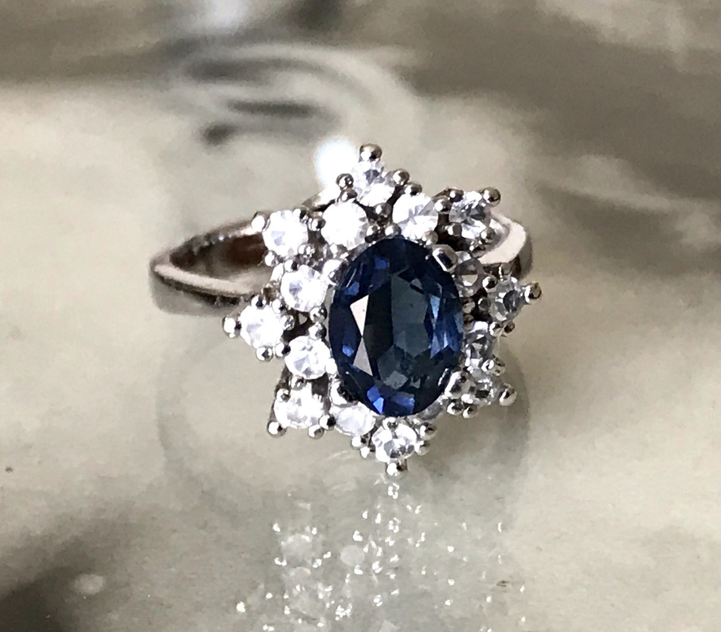 Vintage Entourage Halo Ring farblose Steine & Saphir Silber 925 ~Gr.52