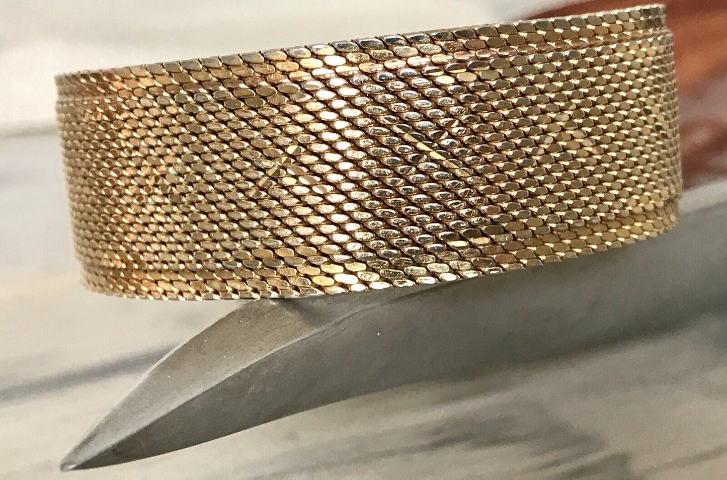 Vintage wunderschönes breites Teppicharmband Armband vergoldet
