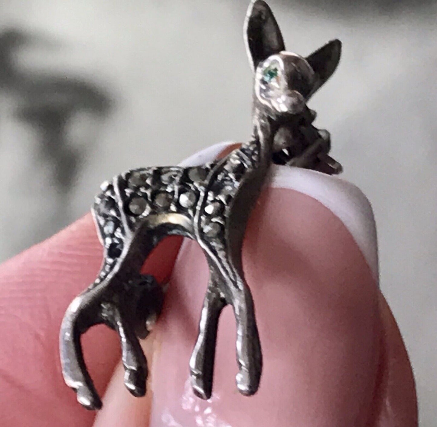 Antik Art Déco Edel Brosche Silber 835 Markasite Rehkitz Grüne Augen