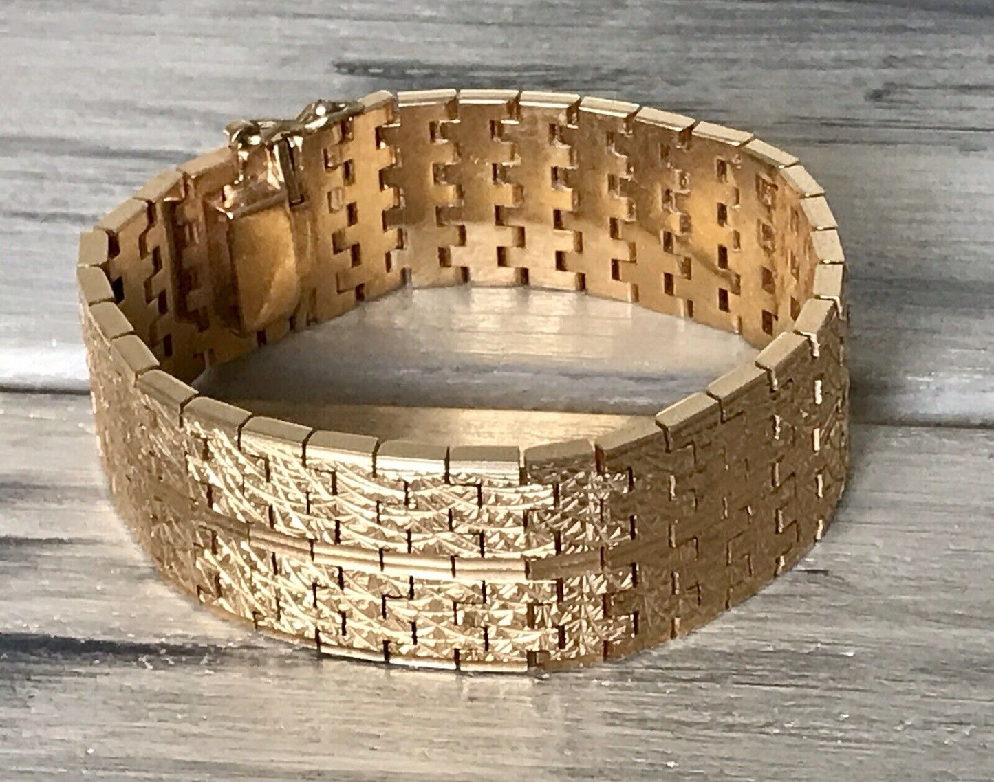 Vintage wunderschönes breites Teppicharmband Armband vergoldet