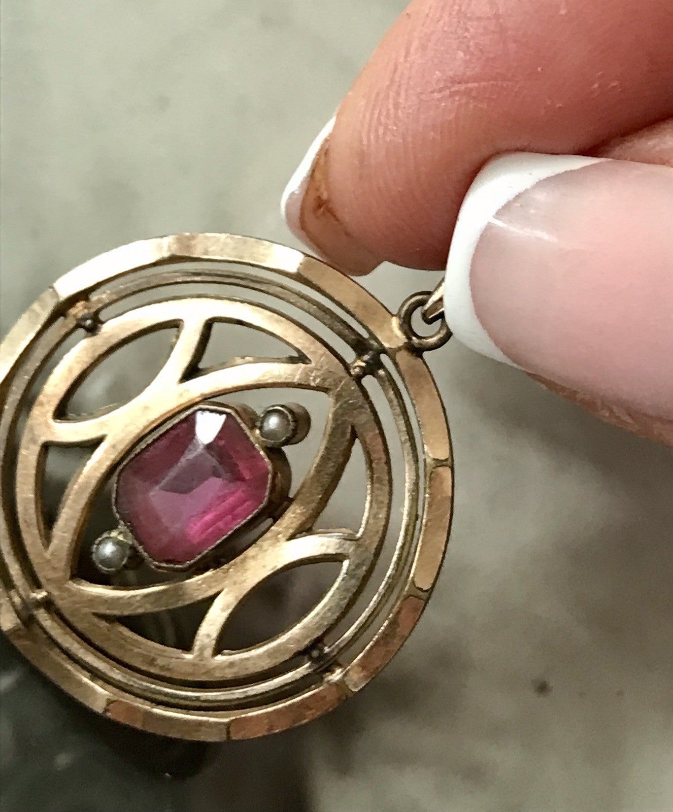 Antik purer Jugendstil Kettenanhänger Anhänger vergoldet rubinroter Stein
