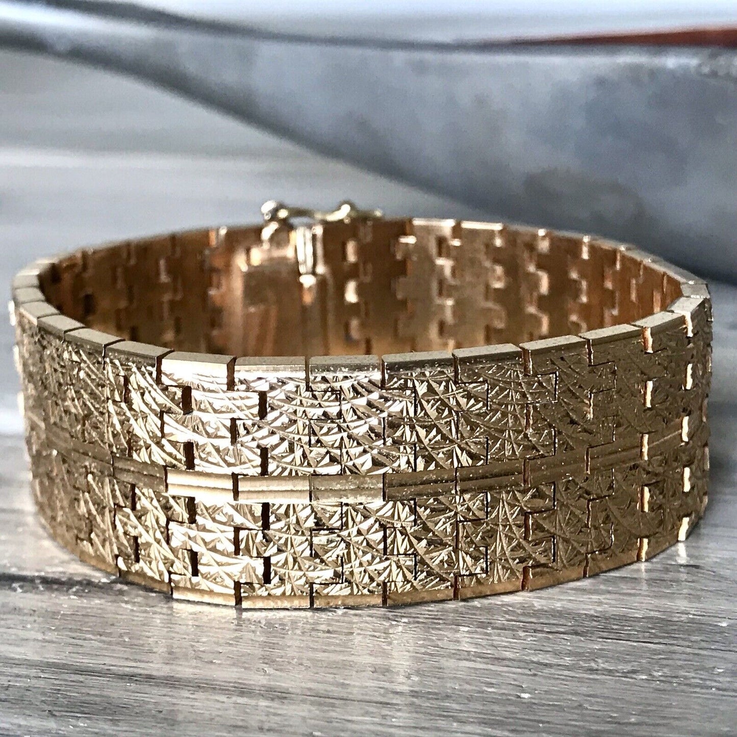 Vintage wunderschönes breites Teppicharmband Armband vergoldet