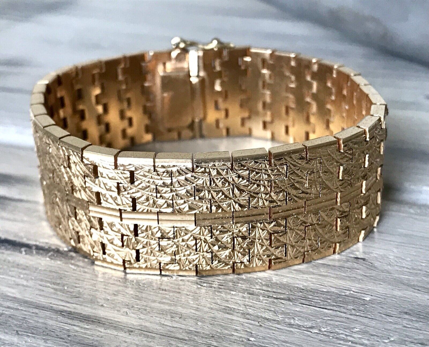 Vintage wunderschönes breites Teppicharmband Armband vergoldet