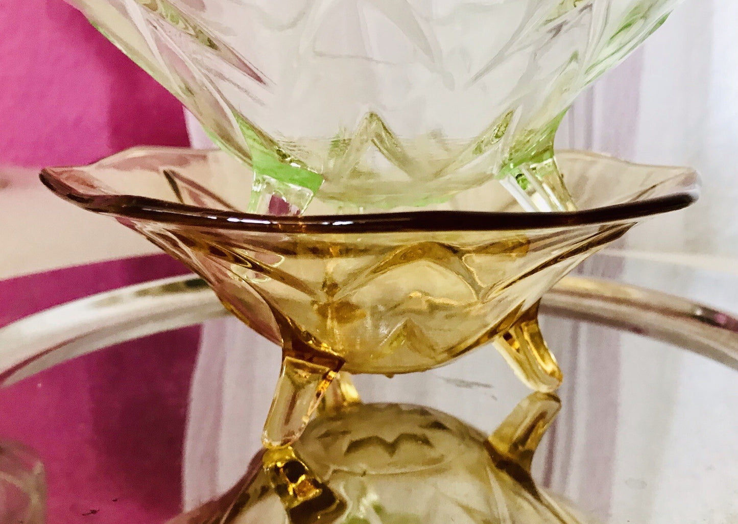 Antik 2x kleine Art Déco Schale grün Uranglas & gelb Pressglas Glas