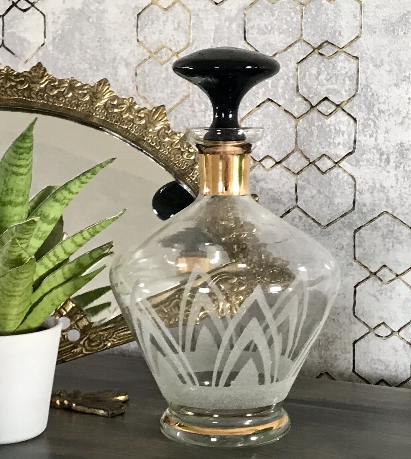Antik Art Déco Likör Karaffe Glas schwarzer Stopfen Kröselaufschmelzungen