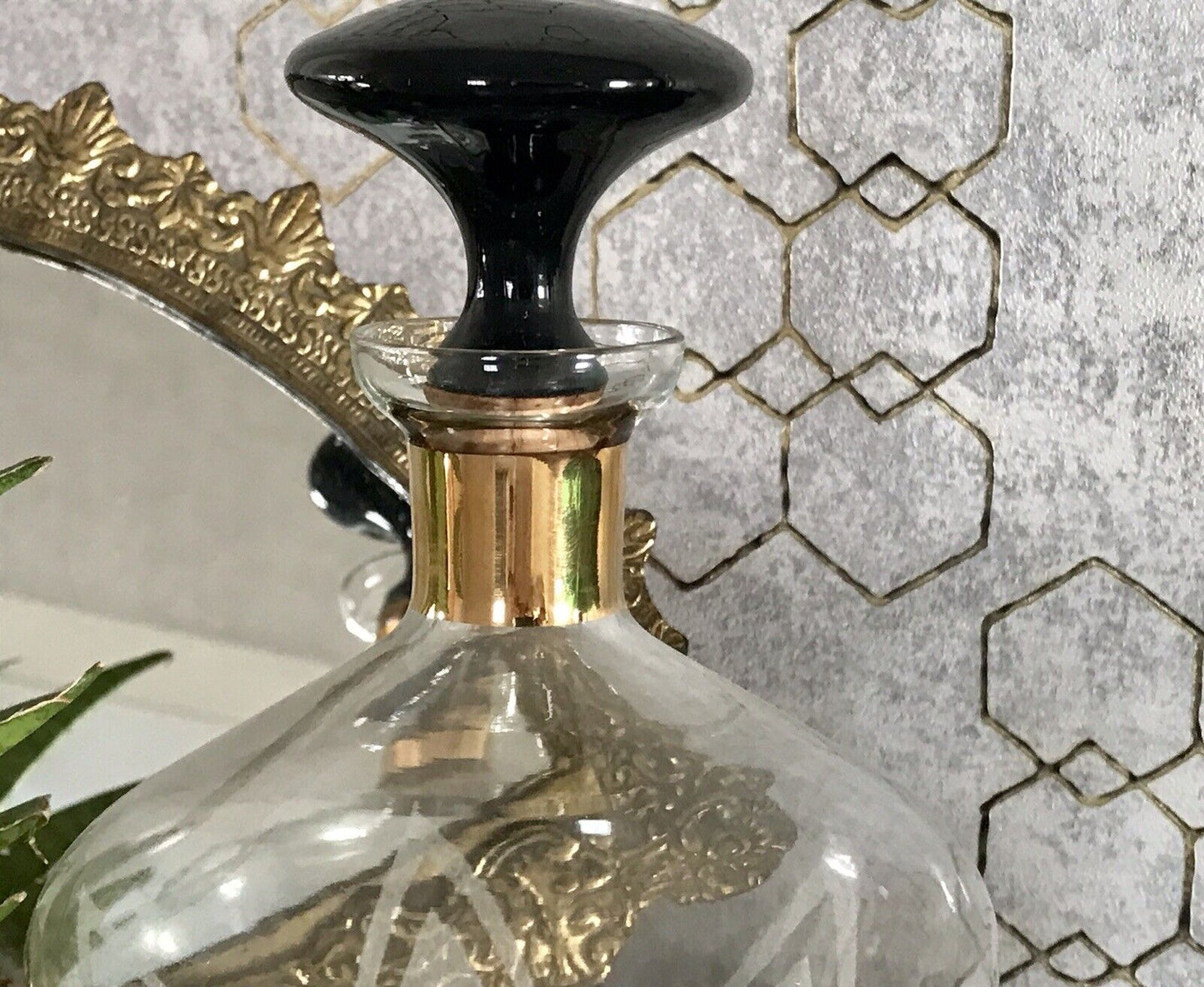 Antik Art Déco Likör Karaffe Glas schwarzer Stopfen Kröselaufschmelzungen