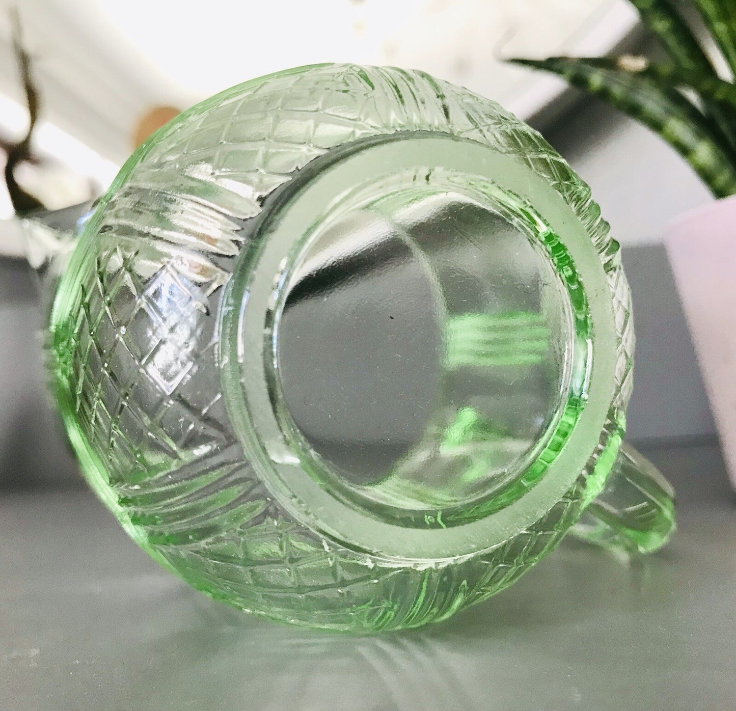 Antik Art Déco Pressglas Sahnegießer Milchkännchen Kännchen Glas kanariengrün