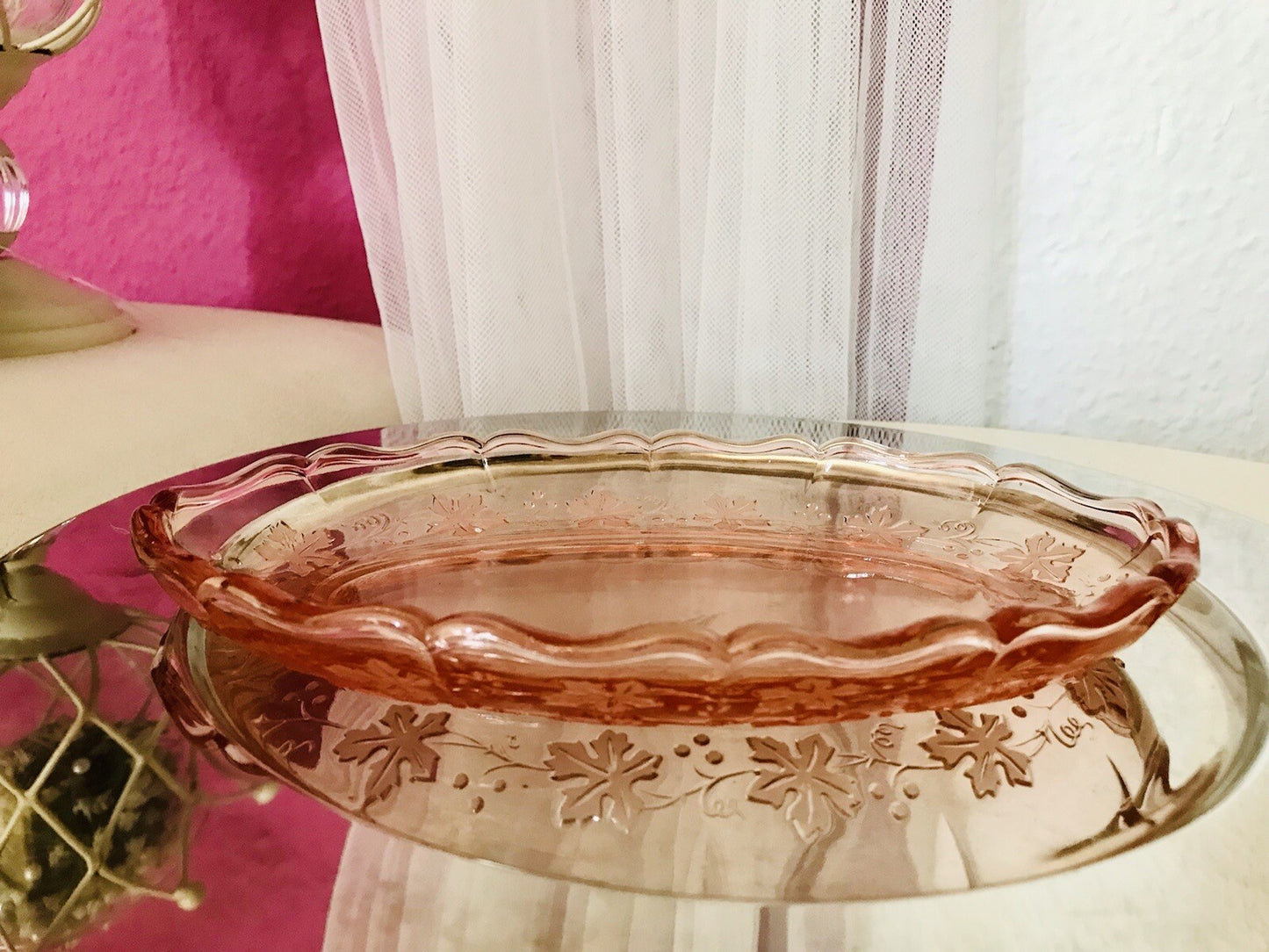 Antik Art Déco Pressglas ovale Schale Tablett Rosalin Rosa Glas Weinranken
