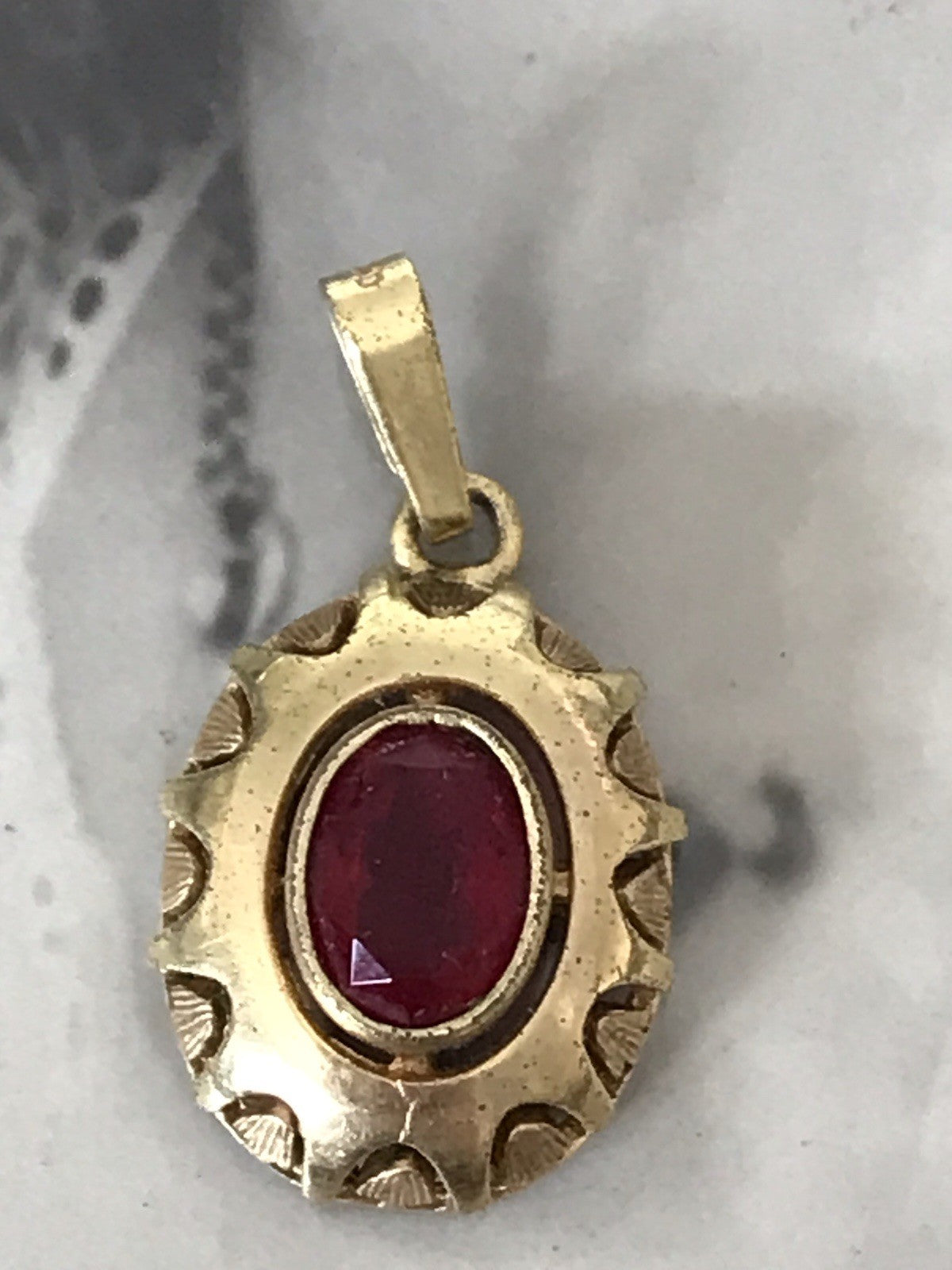 Vintage Anhänger rubin roter Stein Amerik. Doublè vergoldet