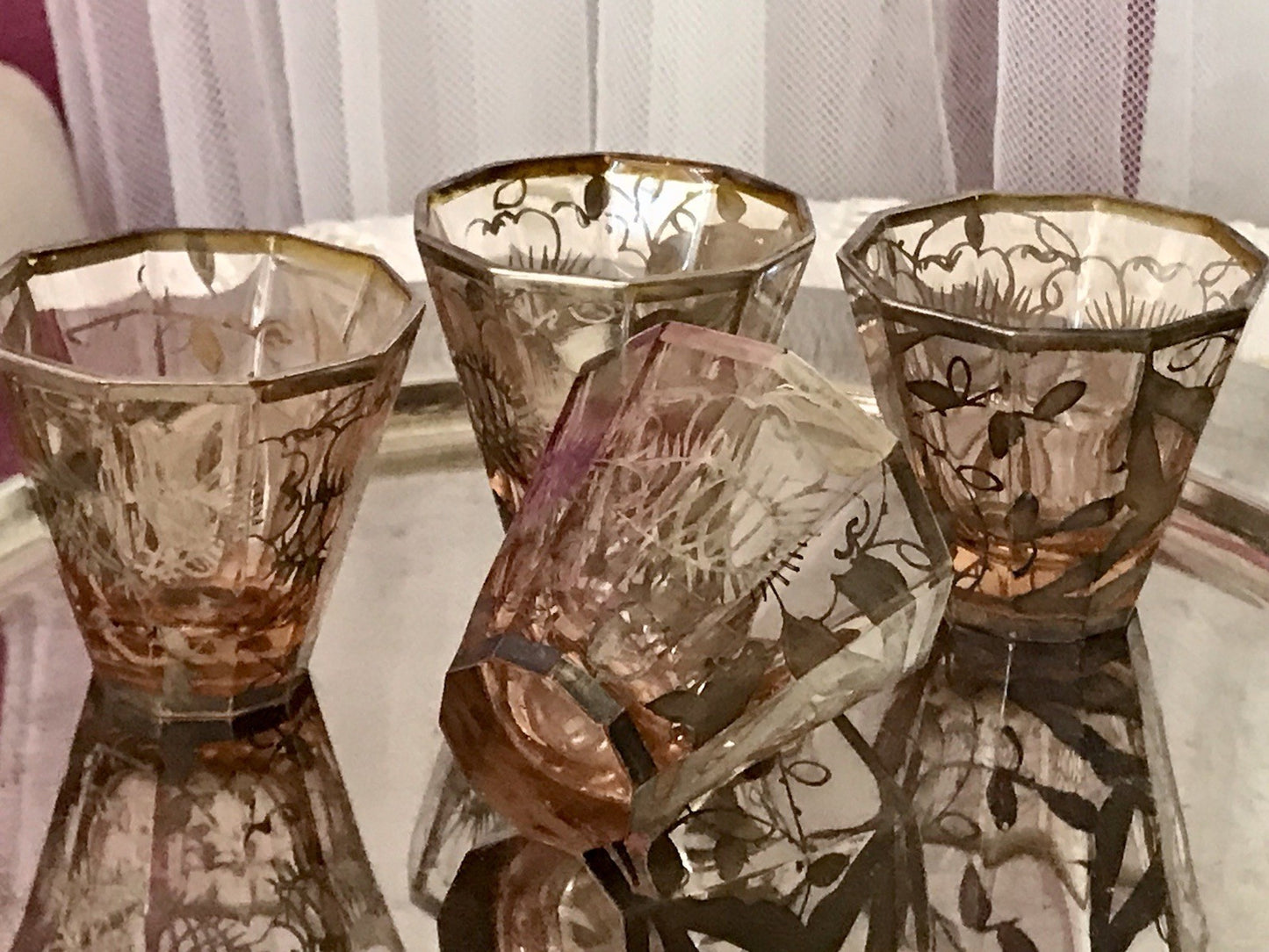 Antik ? Art Déco? 4 Likörgläser Schnapsgläser kantig Silberbeschichtung Böhmen?