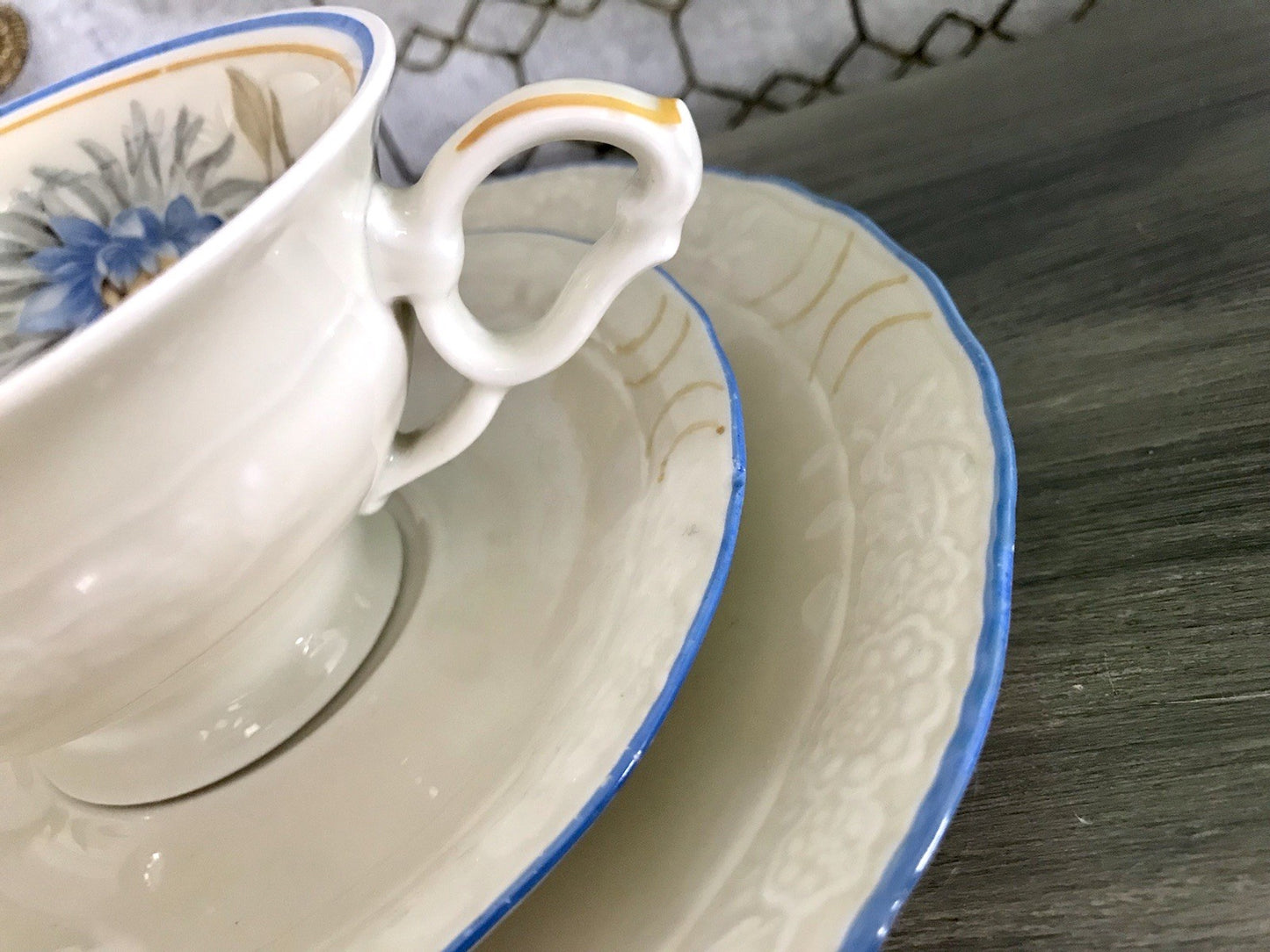 Antik Art Déco Porzellan 1 Kaffee-Gedeck Sammeltasse Distel? Motiv elfenbein