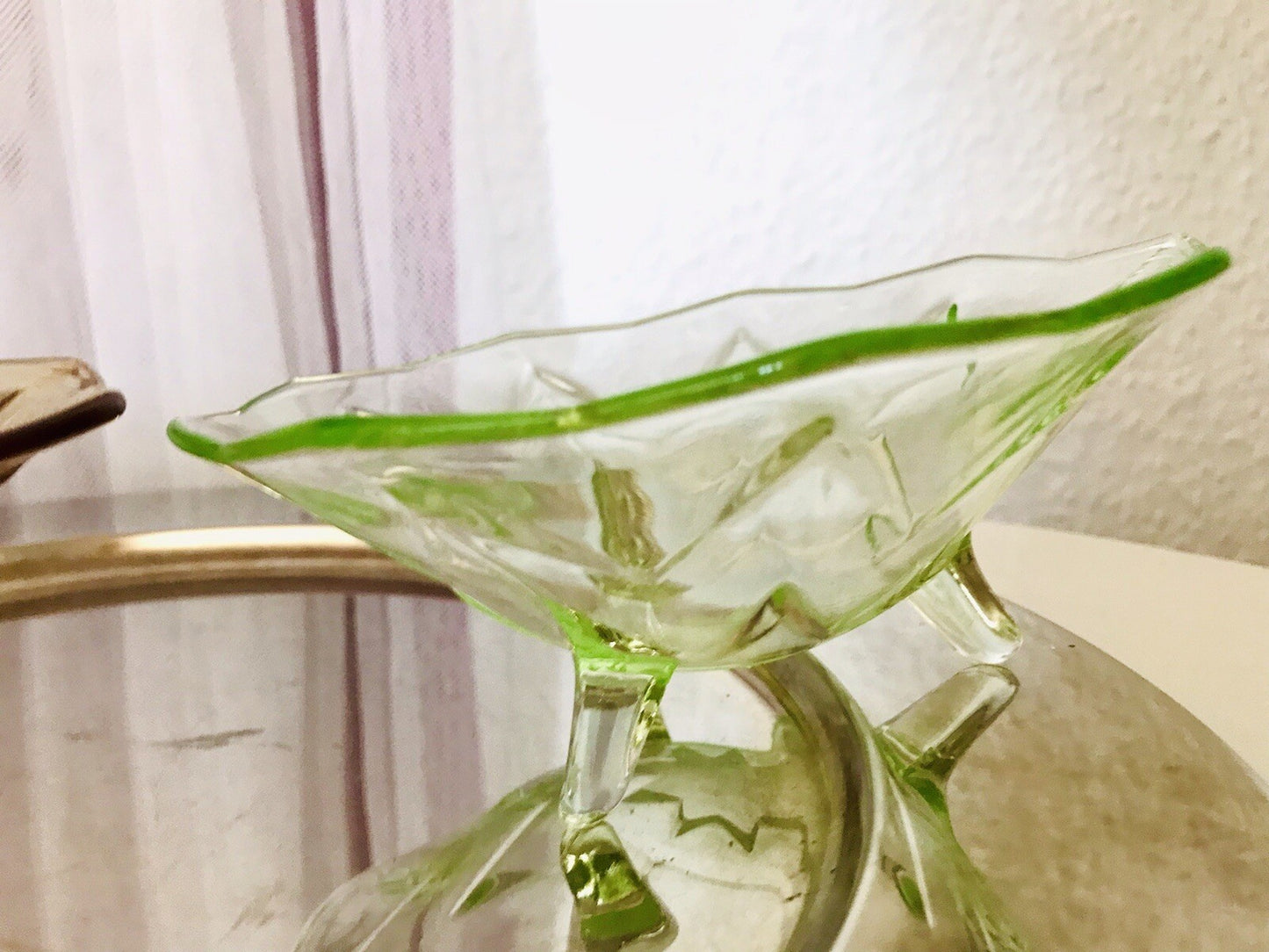 Antik 2x kleine Art Déco Schale grün Uranglas & gelb Pressglas Glas
