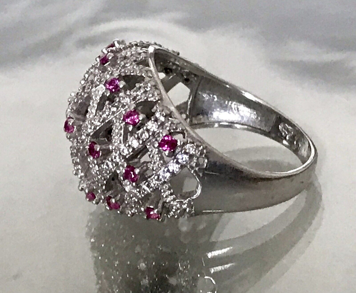 Elegant Wunderschöner DAMEN RING Silber 925 Gr.55 17,5 Rubine?