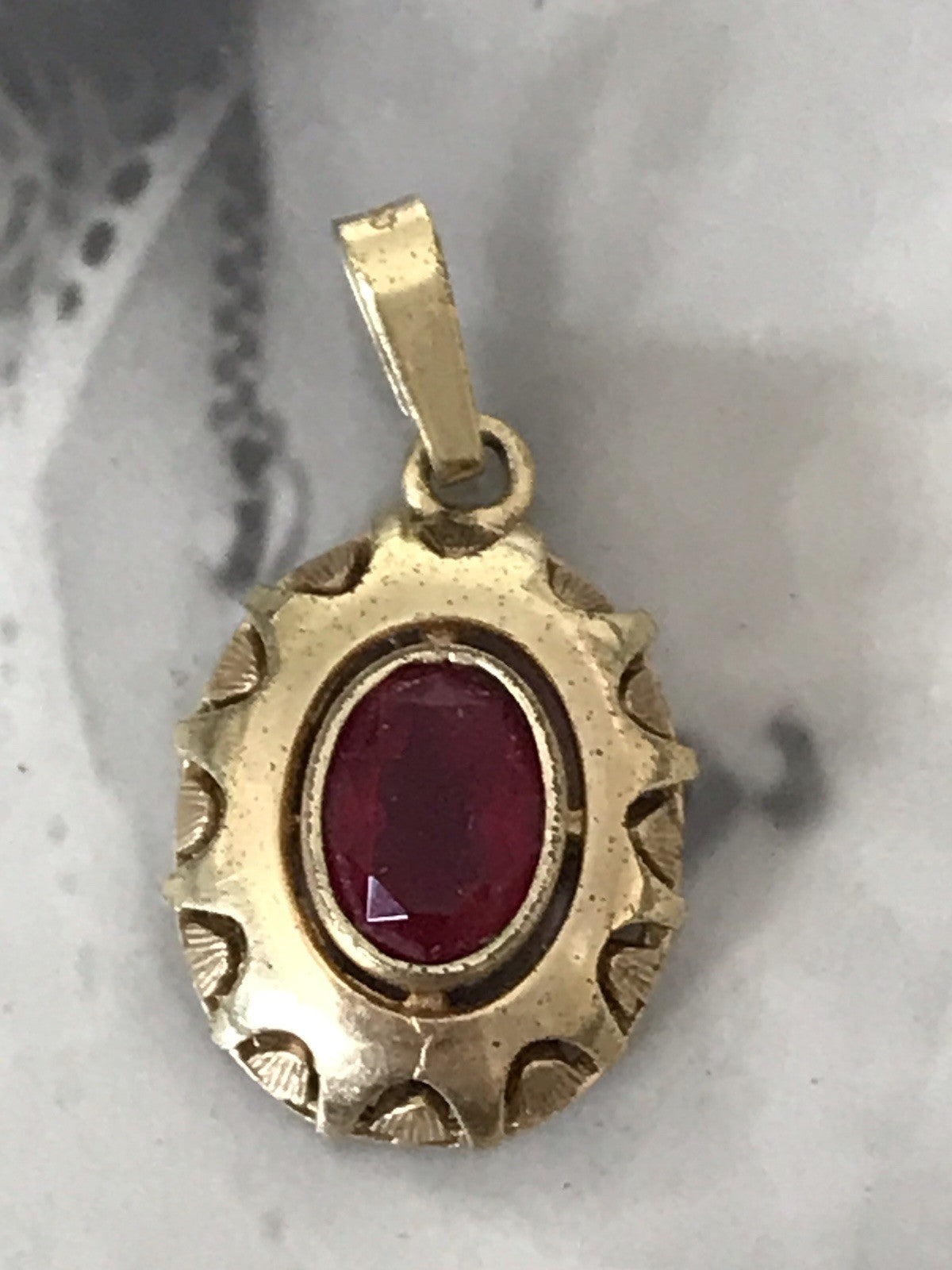 Vintage Anhänger rubin roter Stein Amerik. Doublè vergoldet