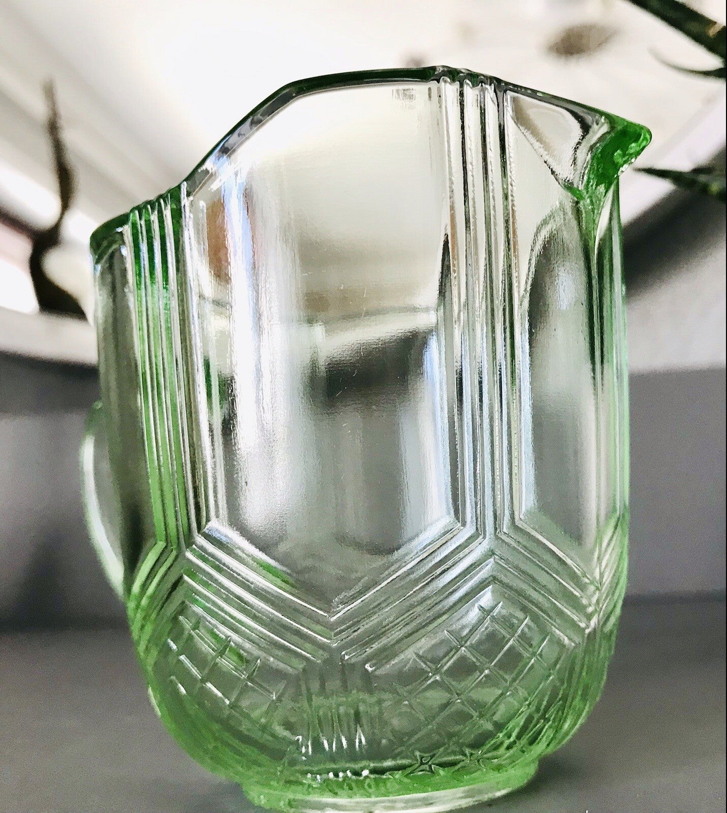 Antik Art Déco Pressglas Sahnegießer Milchkännchen Kännchen Glas kanariengrün