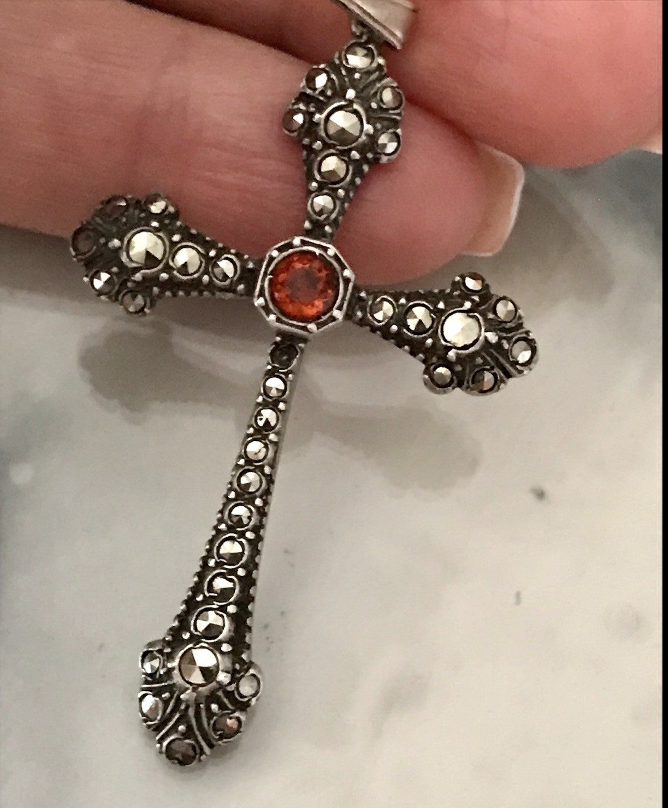 Antik Art Déco Silber Kreuz Anhänger Kettenanhänger rubinroter Stein Markasite