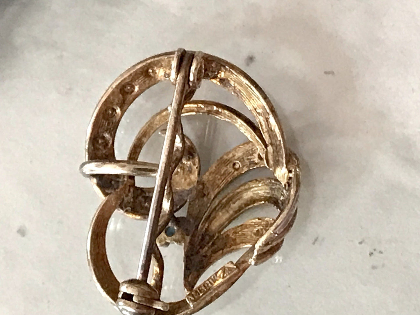 Vintage TeKa Designer Anhänger Brosche Amerik. Doublè vergoldet blauer Stein