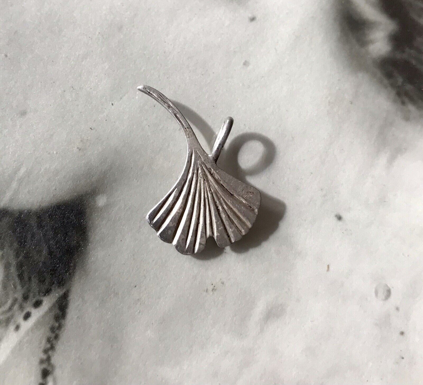 Antik alt Anhänger Kettenanhänger 925 Silber Gingko Blatt EDEL