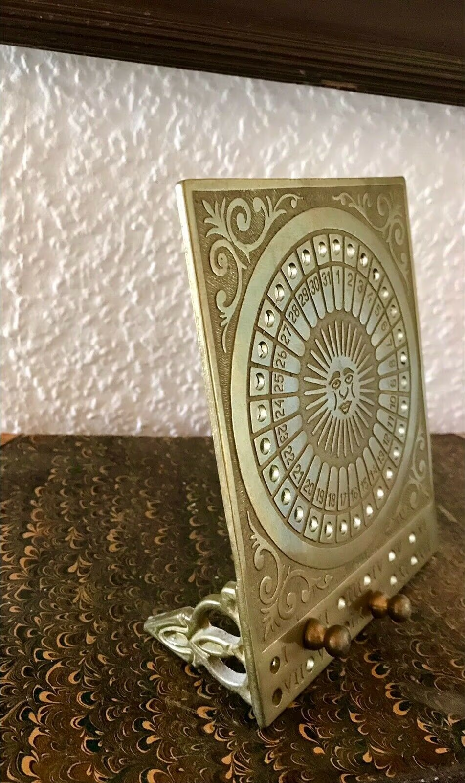 Vintage Messing ewiger Kalender sehr dekorativ