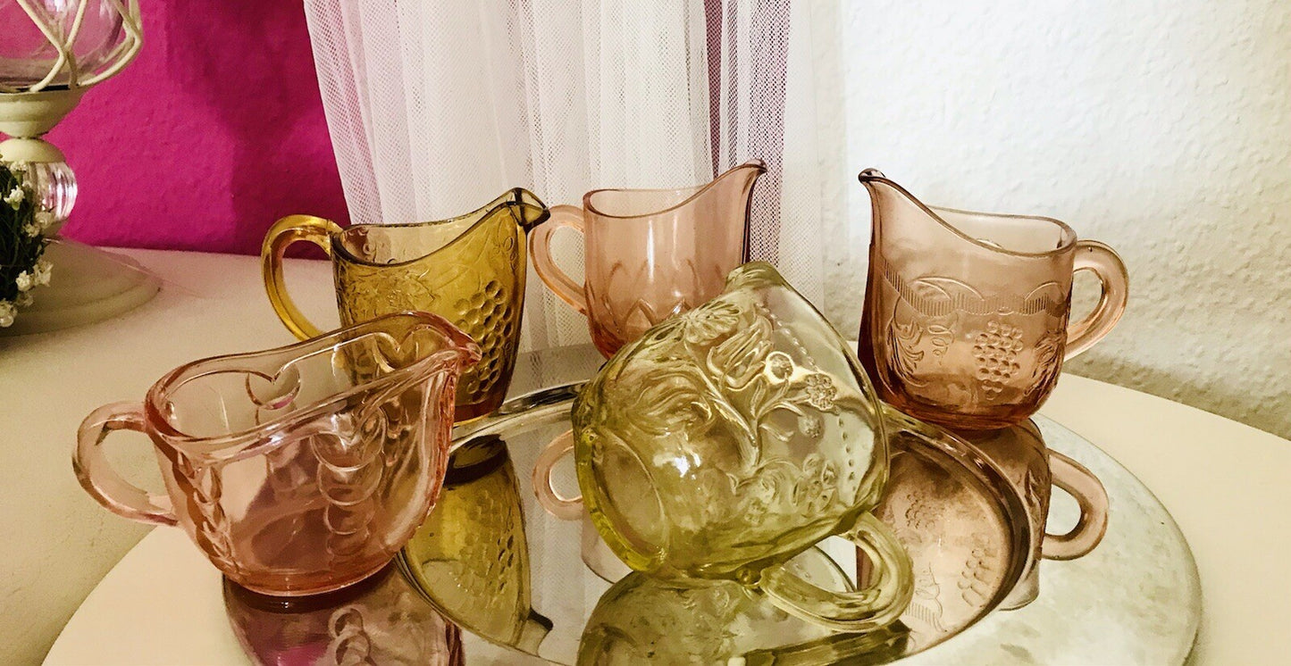 Antik 5 Art Déco Pressglas Sahnegießer Milchkännchen Kännchen Glas gelb rosa