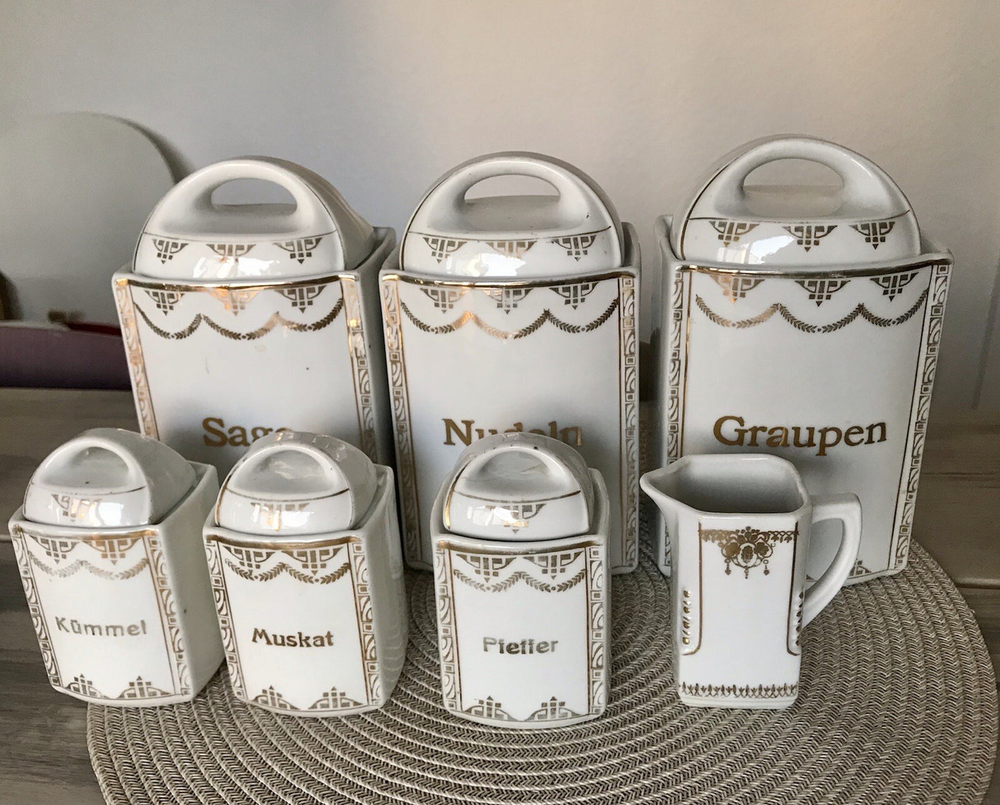 Antik Jugendstil 6 Porzellan Vorratsdosen Gefäße &1 Kännchen Graupen Sago Nudeln
