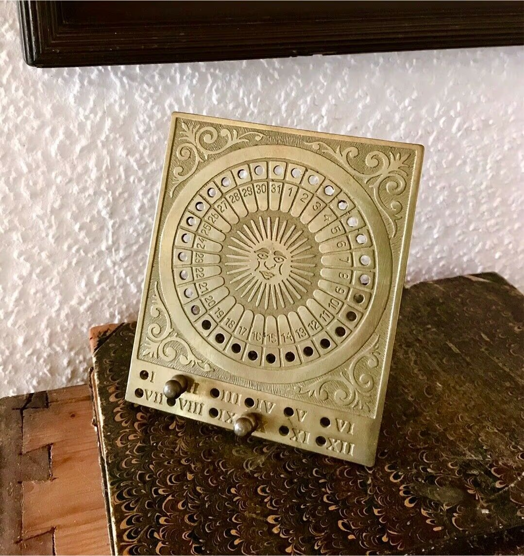 Vintage Messing ewiger Kalender sehr dekorativ