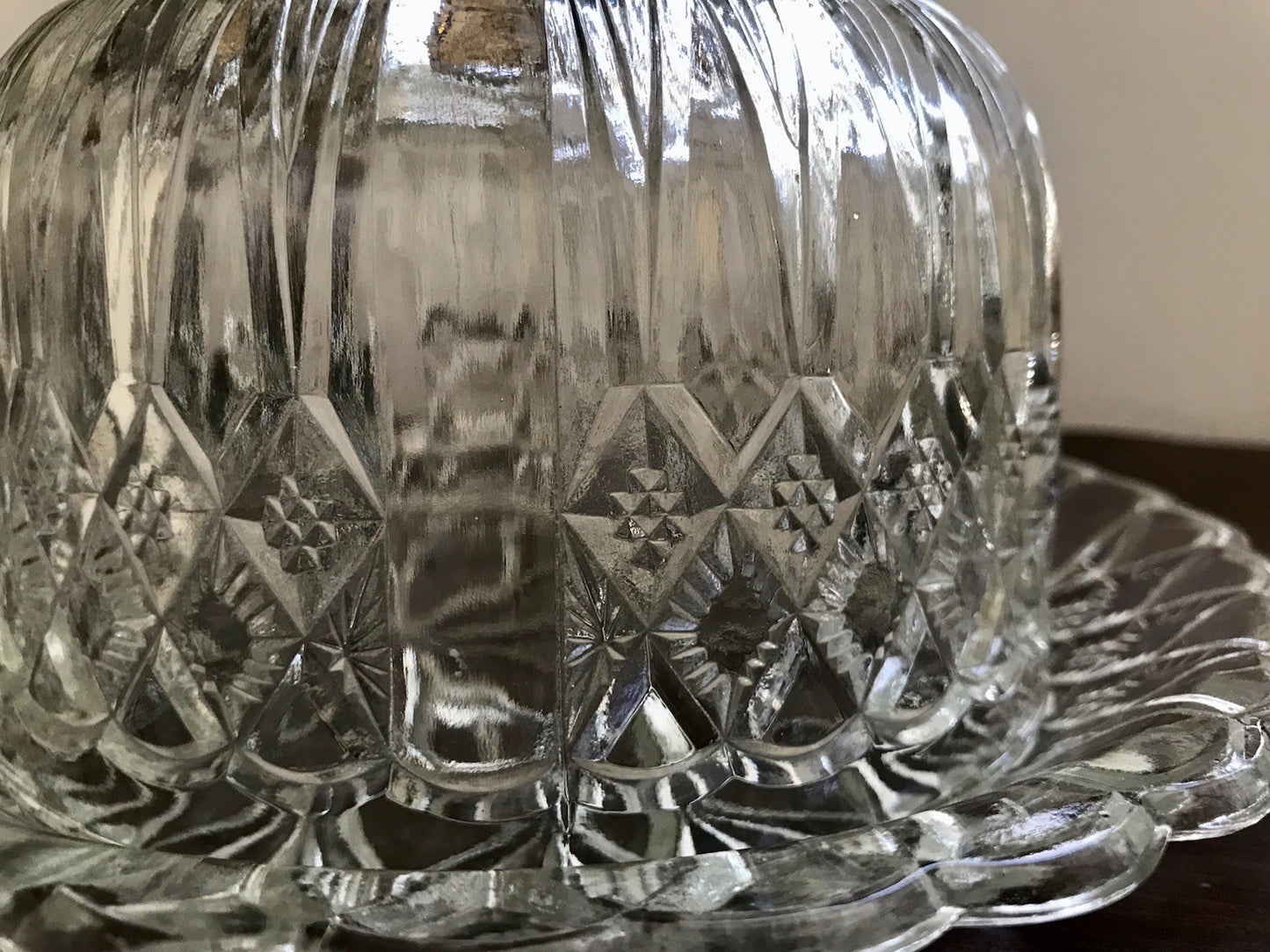 Antik Art Déco Glas Pressglas Käseglocke Butterglocke Glas