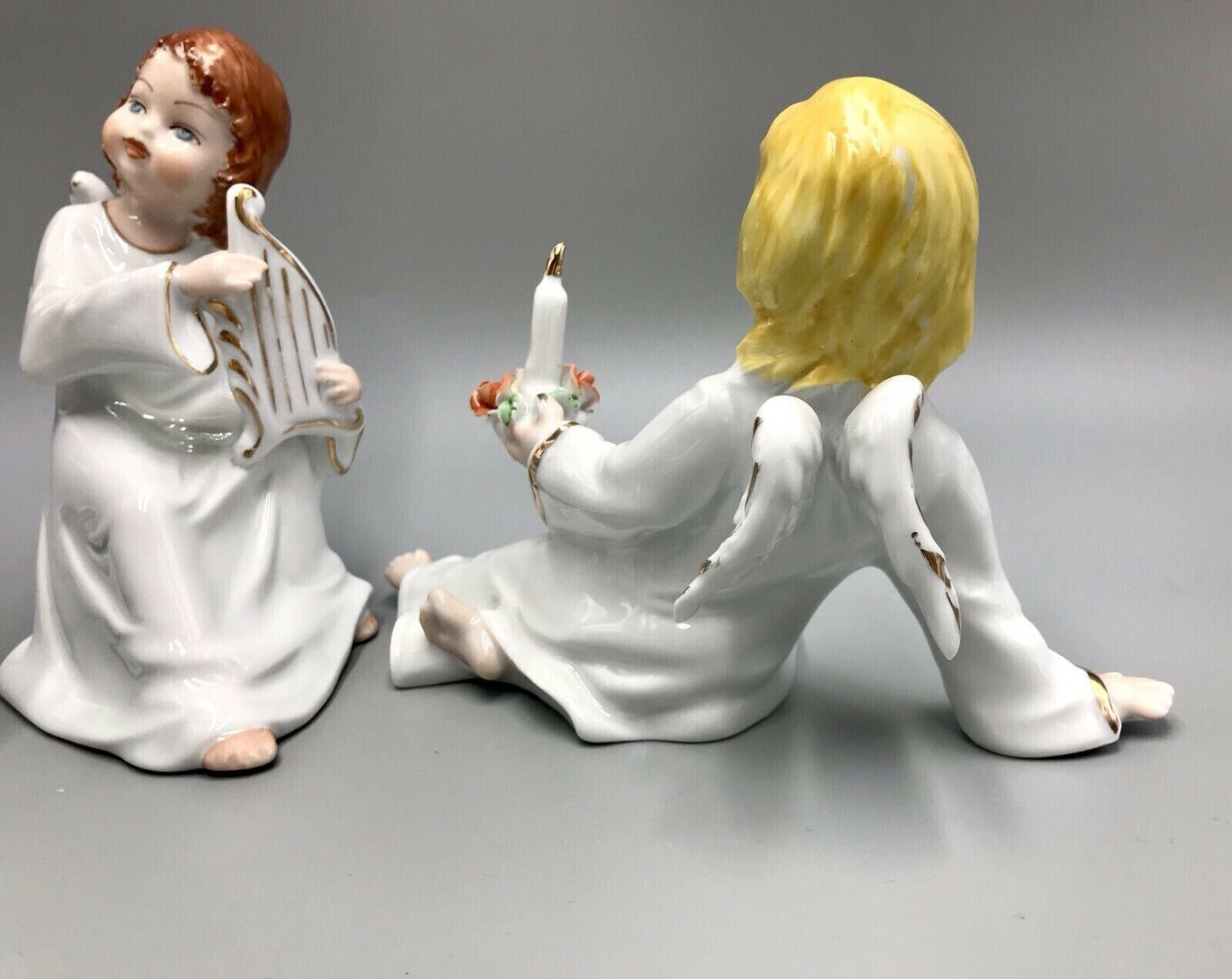 Weihnachten 2 ältere schöne 19 cm große Engel mit Harfe Porzellan Figuren