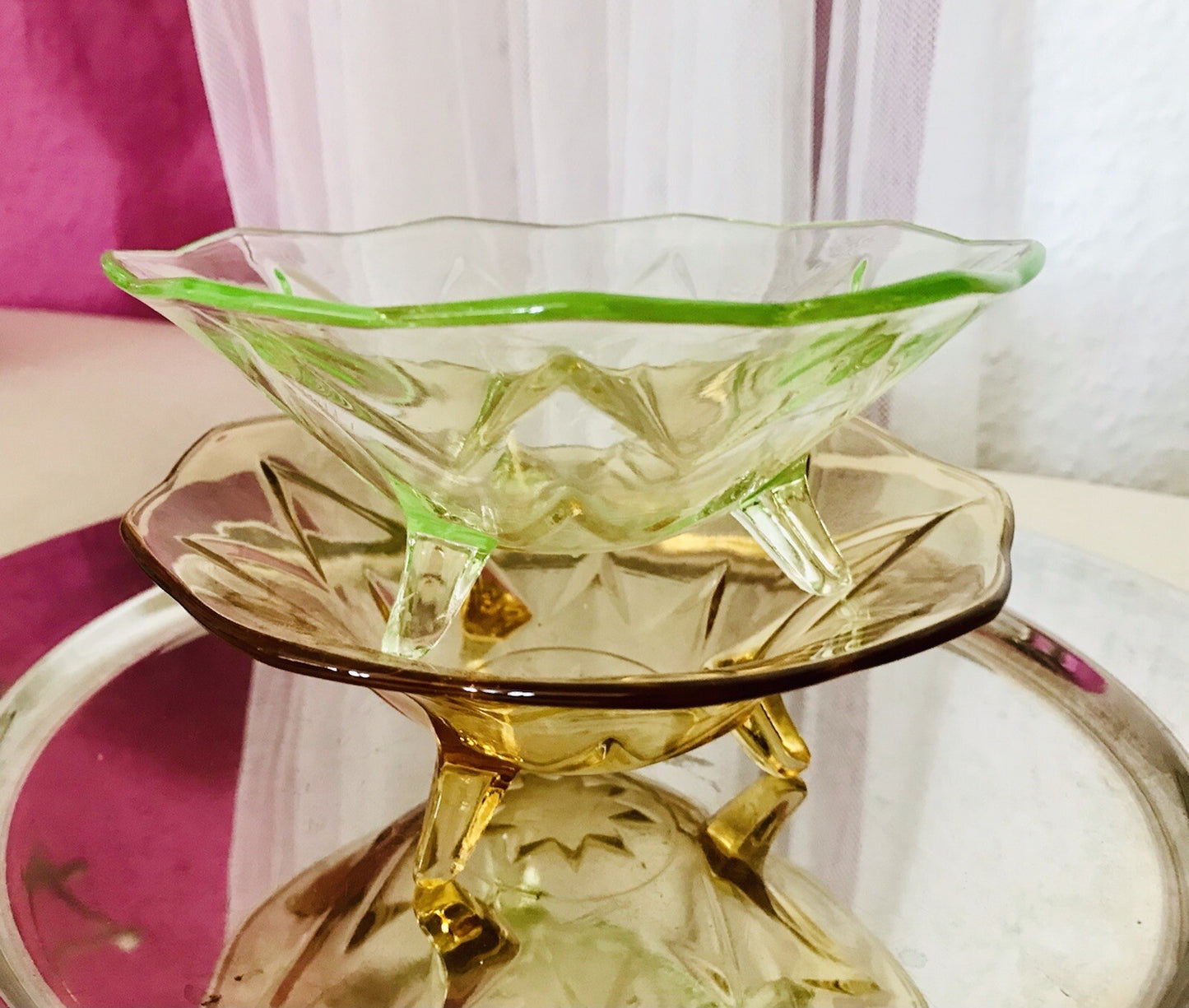 Antik 2x kleine Art Déco Schale grün Uranglas & gelb Pressglas Glas