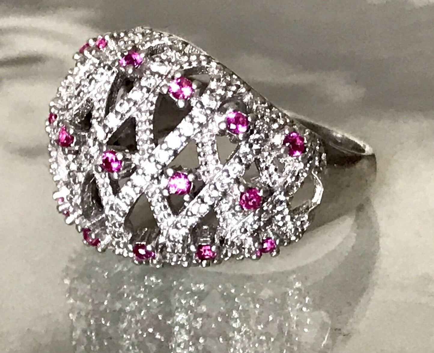 Elegant Wunderschöner DAMEN RING Silber 925 Gr.55 17,5 Rubine?