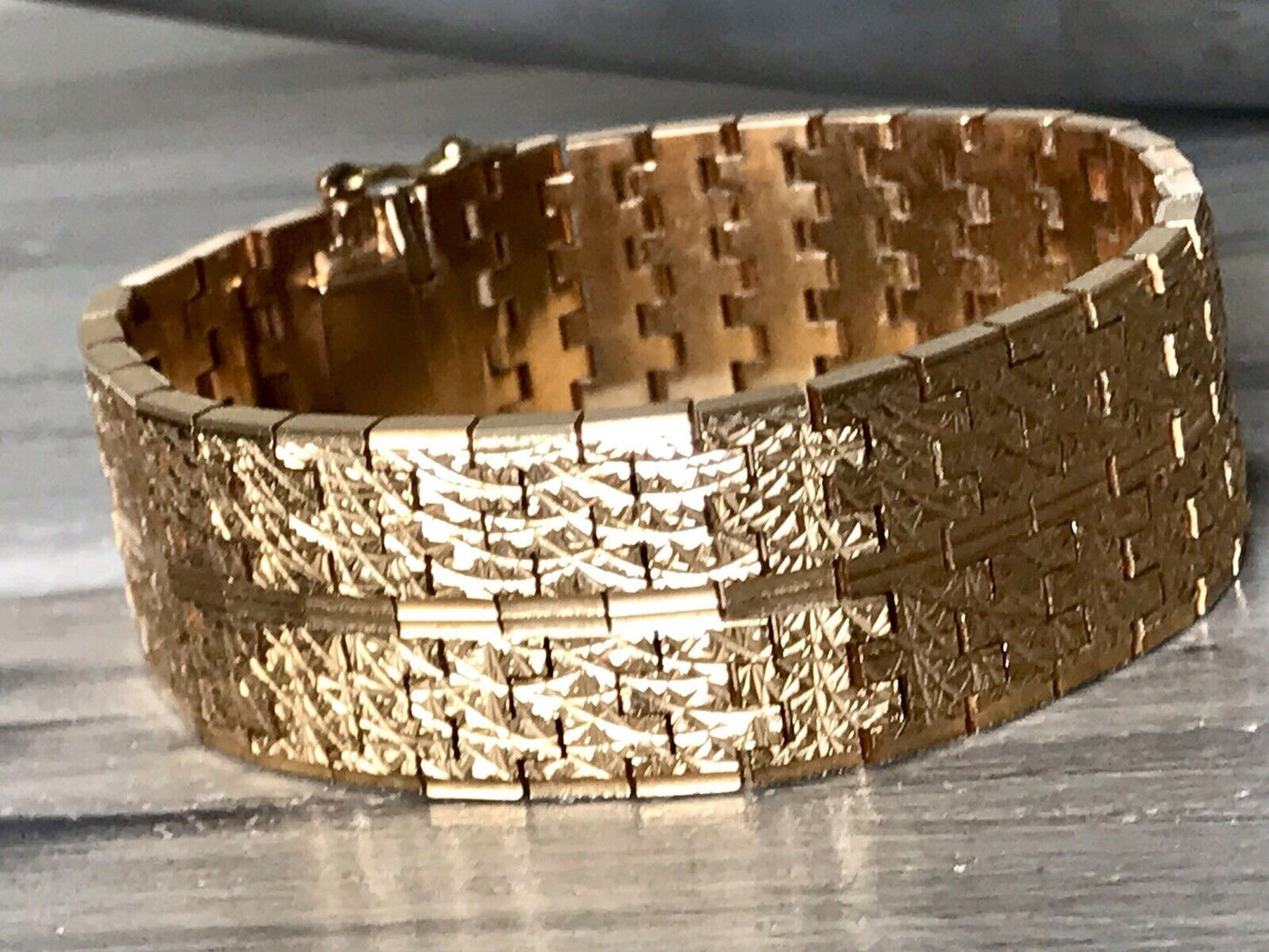 Vintage wunderschönes breites Teppicharmband Armband vergoldet