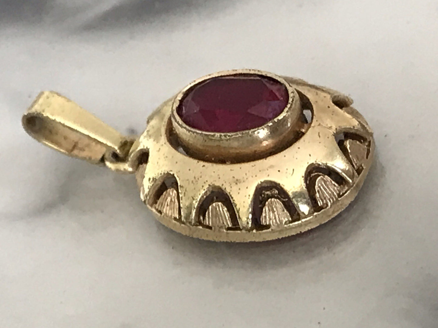 Vintage Anhänger rubin roter Stein Amerik. Doublè vergoldet