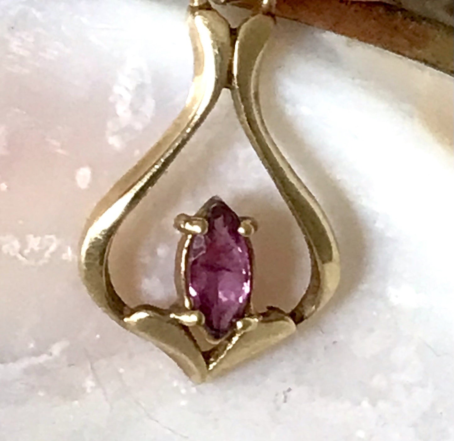 Vintage Designer kleiner Anhänger lila Stein Amethyst? Amerik. Doublè vergoldet