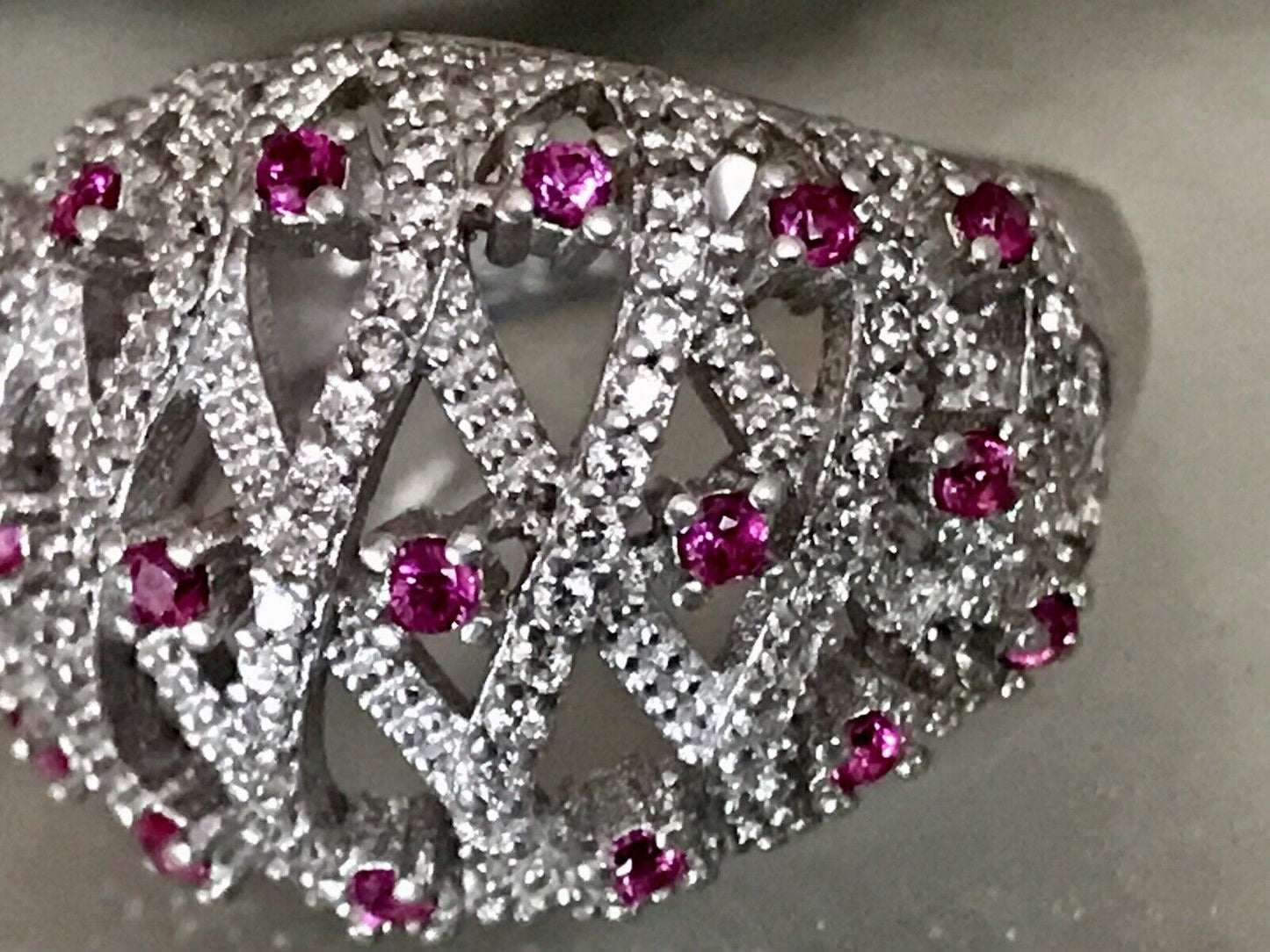 Elegant Wunderschöner DAMEN RING Silber 925 Gr.55 17,5 Rubine?