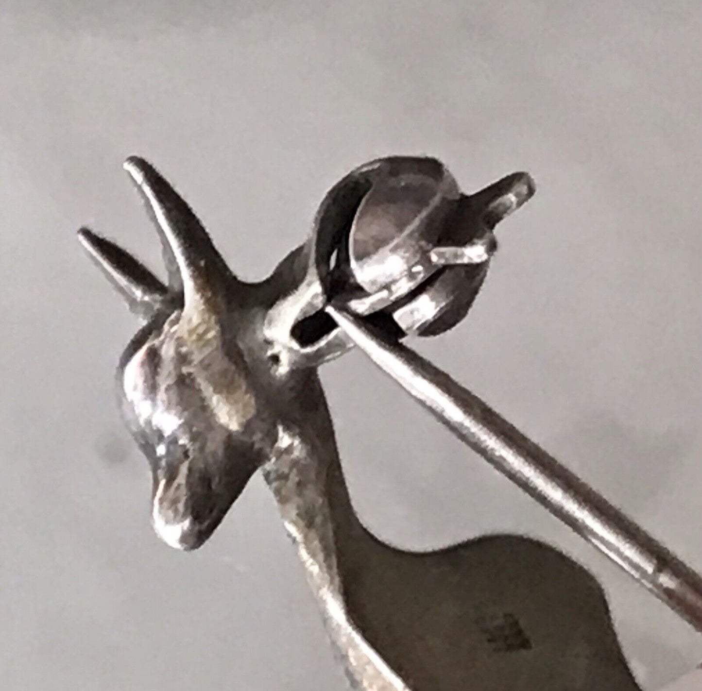 Antik Art Déco Edel Brosche Silber 835 Markasite Rehkitz Grüne Augen