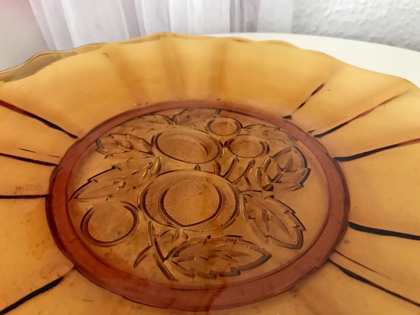 Antik Tortenplatte Kuchenplatte Glas Bernstein gelb Art Déco Pressglas Obstmotiv