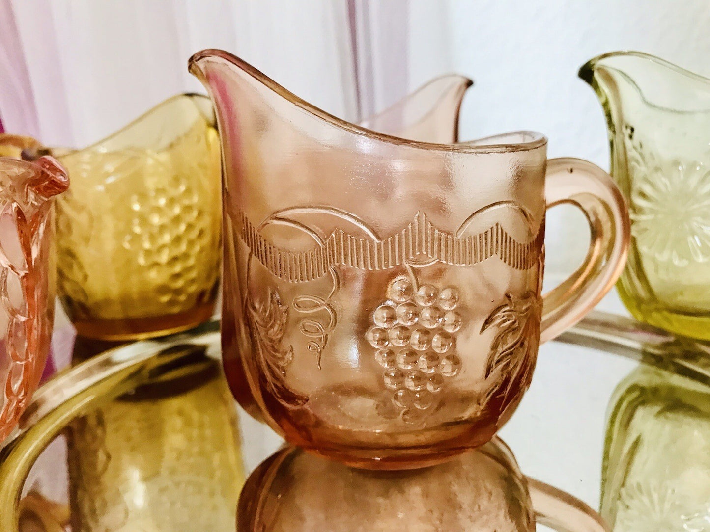 Antik 5 Art Déco Pressglas Sahnegießer Milchkännchen Kännchen Glas gelb rosa