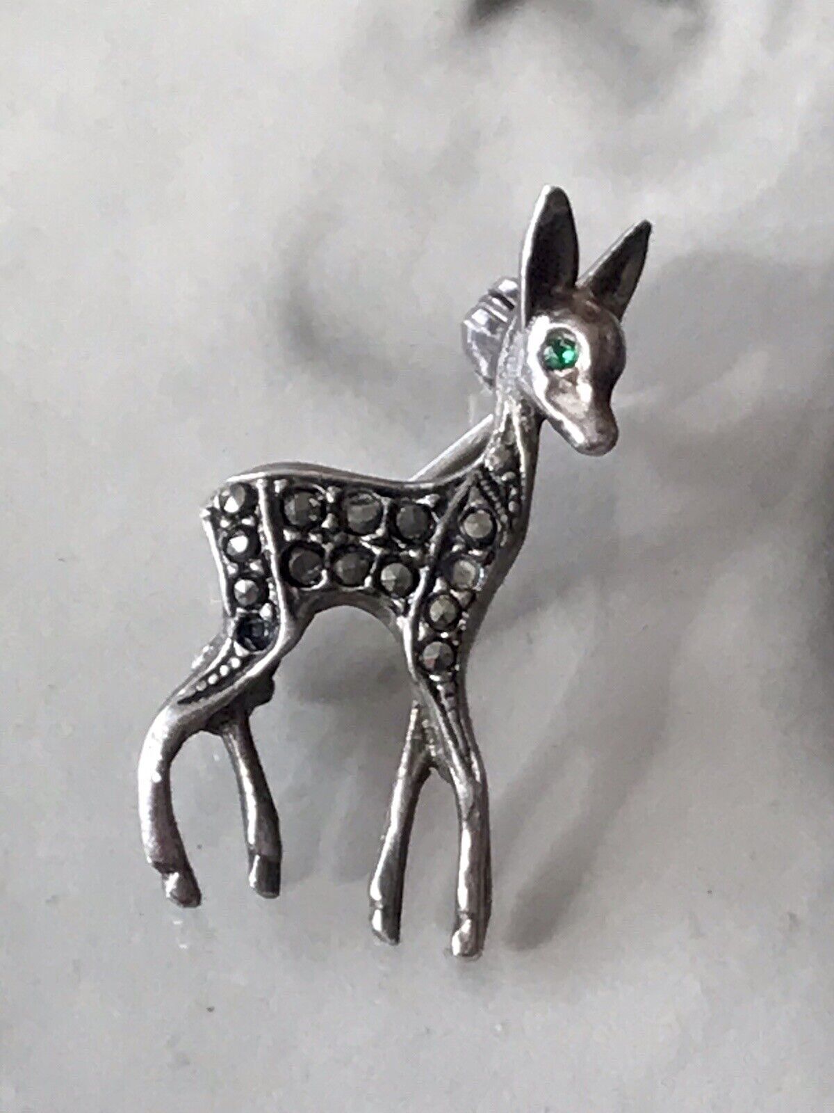 Antik Art Déco Edel Brosche Silber 835 Markasite Rehkitz Grüne Augen