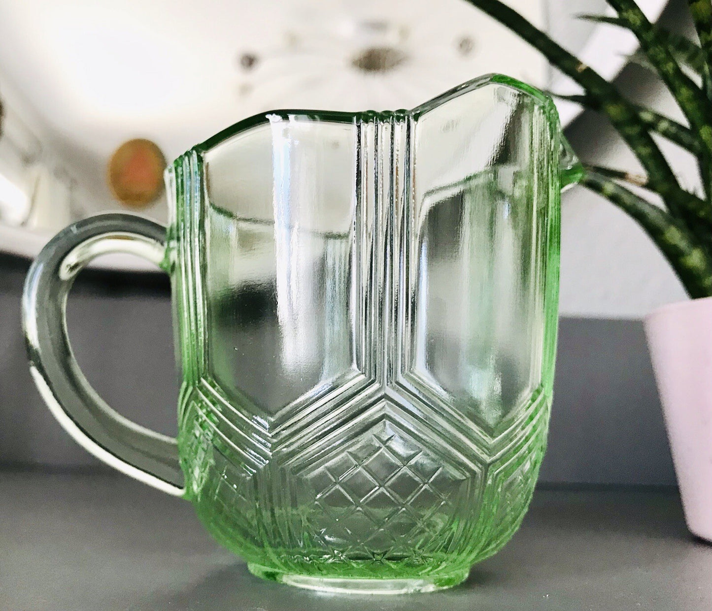Antik Art Déco Pressglas Sahnegießer Milchkännchen Kännchen Glas kanariengrün