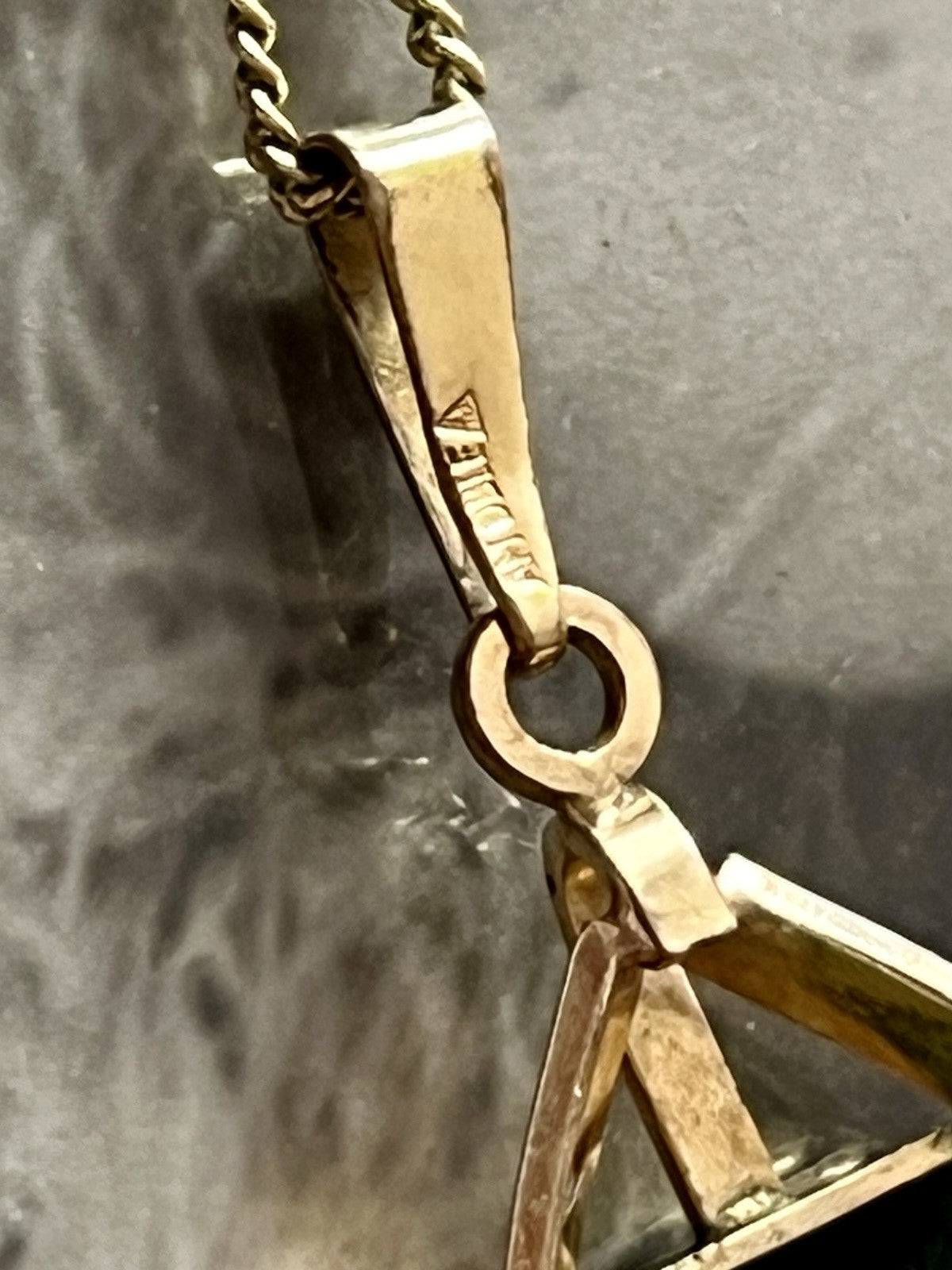Vintage Designer Anhänger grüner Stein Amerik. Doublè vergoldet TeKa