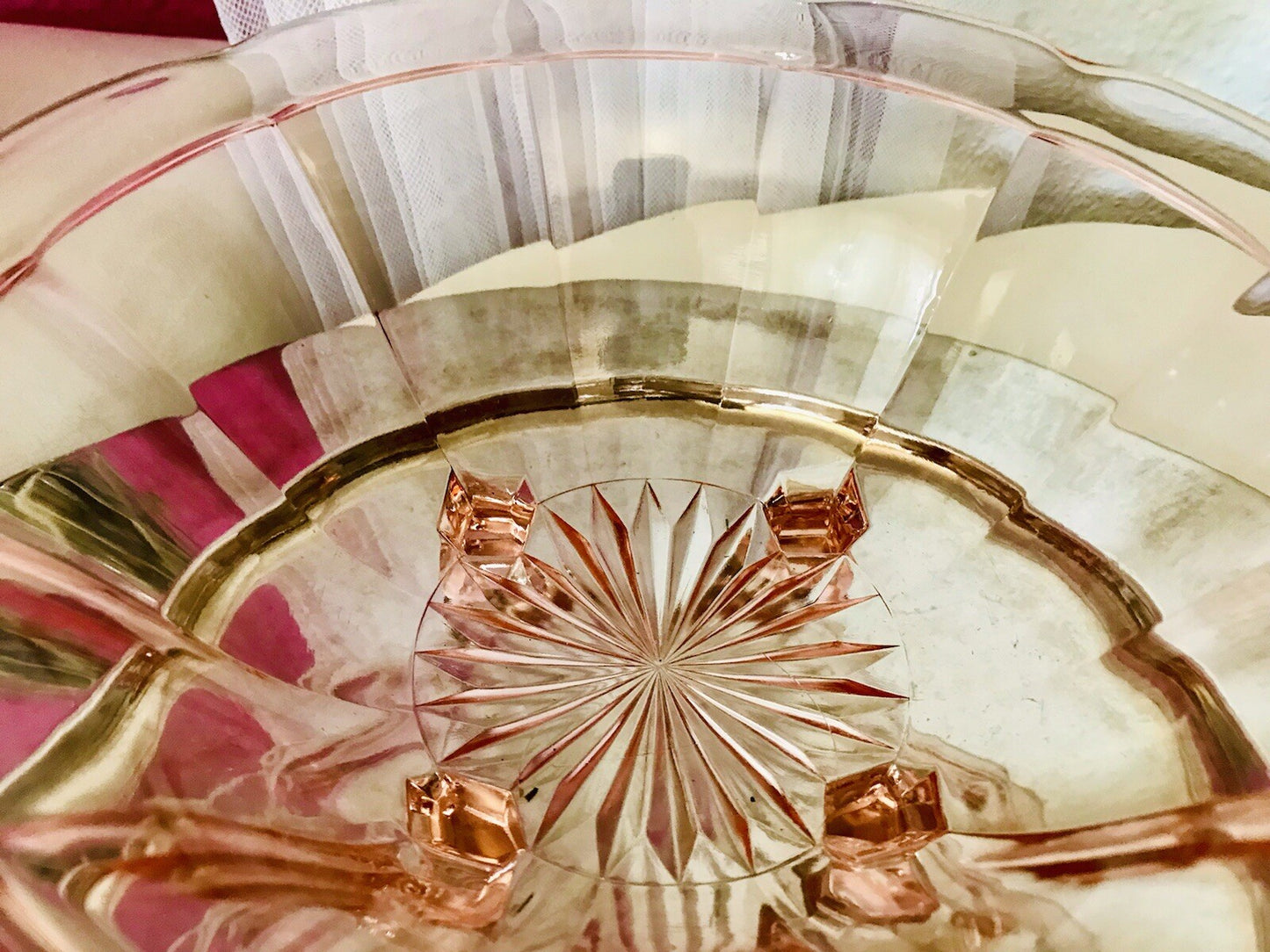 Antik Art Déco Schale Pressglas Rosalin rosa Glas Glasschale vierfüßig