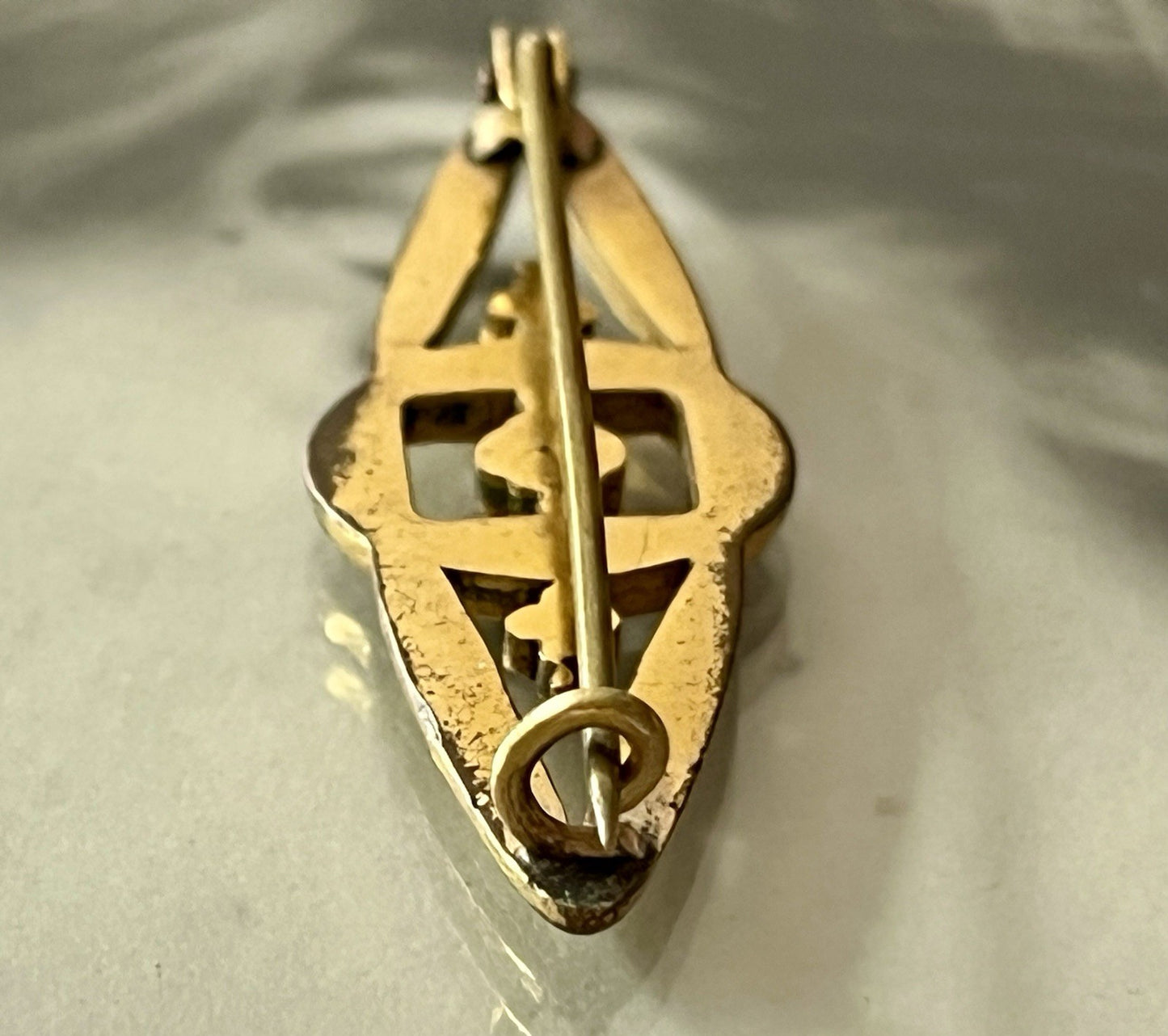 Antik Biedermeier Jugendstil Brosche rotgoldfarben roter Farbstein Walzgold