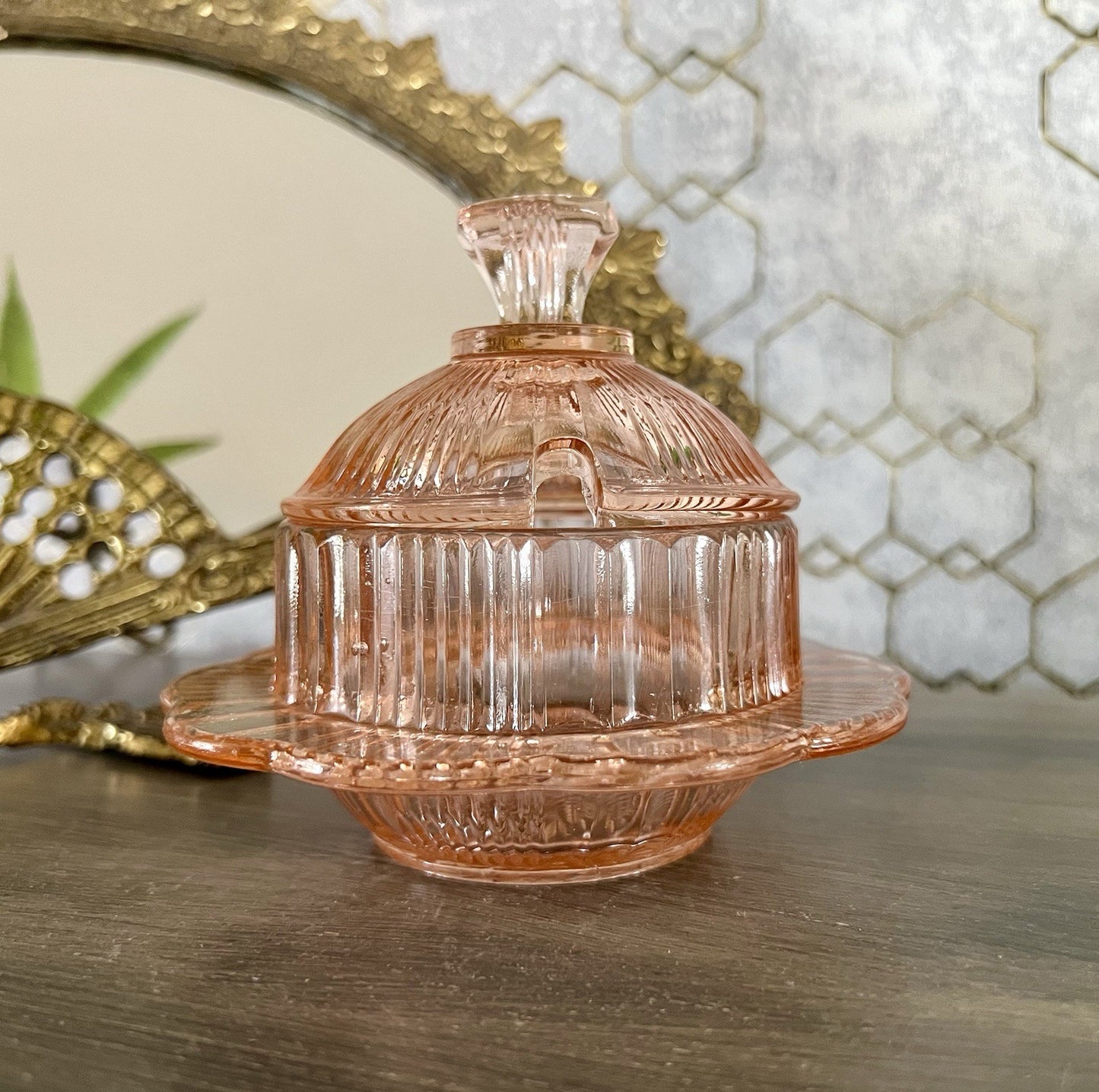 Antik Art Déco Glas Dose Honigdose Zuckerdose? Zierdose Pressglas Rosalin rosa