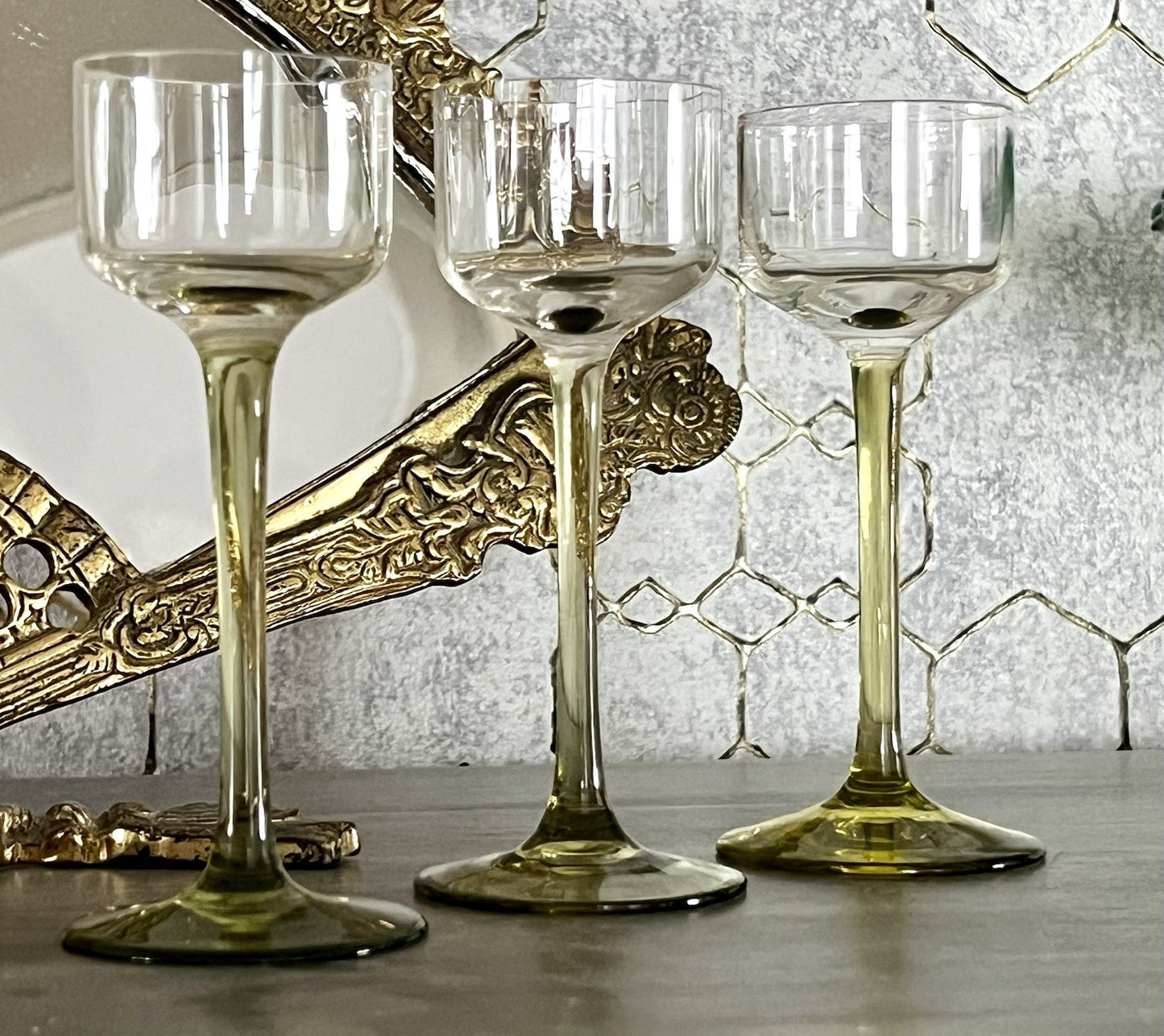 Antik 3x Jugendstil Art Déco Glas Likörgläser Stiel grüngelb optisch gerippt