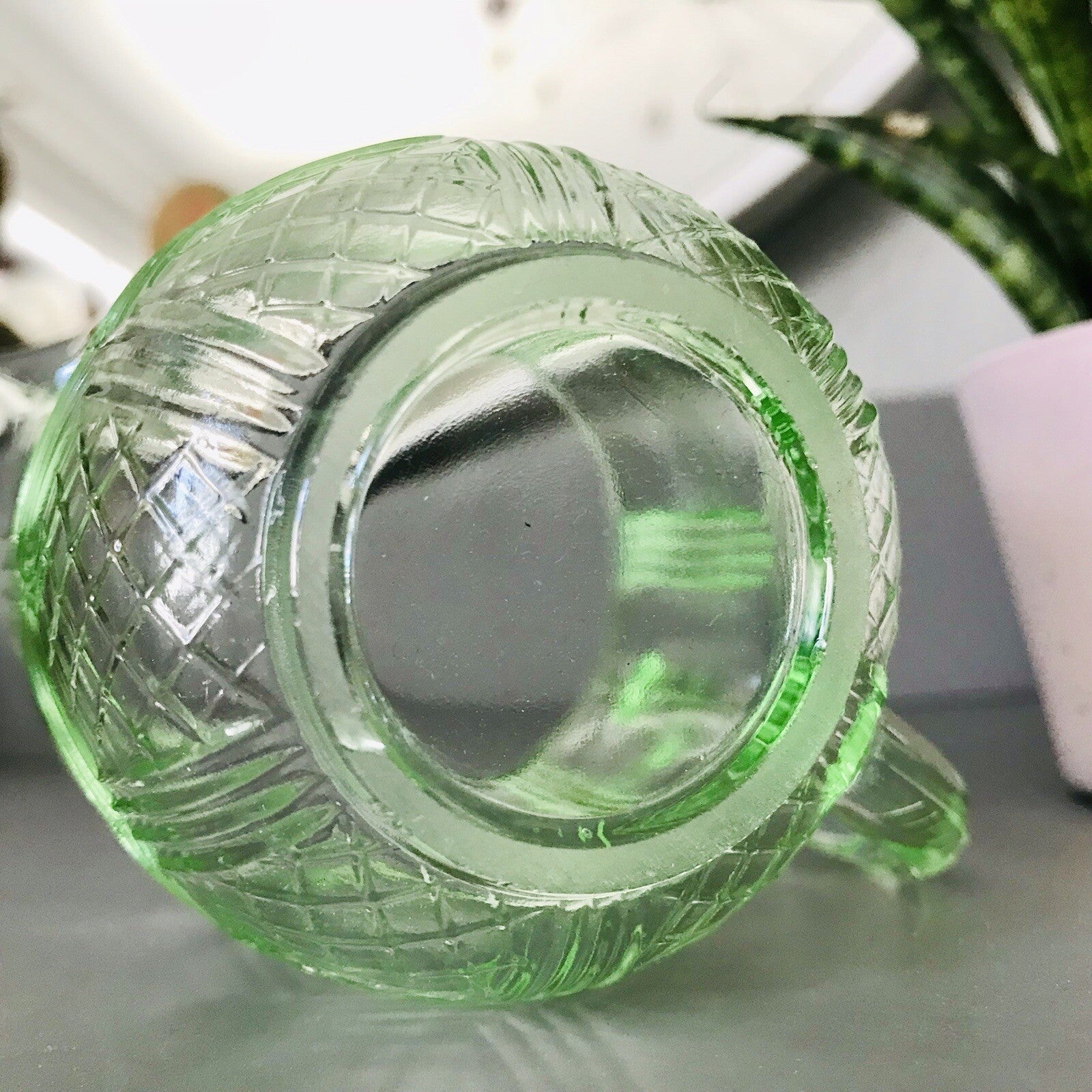 Antik Art Déco Pressglas Sahnegießer Milchkännchen Kännchen Glas kanariengrün